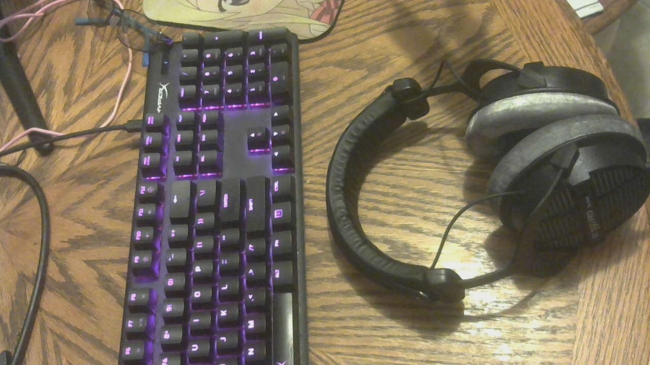 beyerdynamic DT 990 PRO, 250 Ohm, Open Back, Over Ear, Wired Headphones, 3m Coiled Cable, Black with Grey Velour Ear Pads customer photo 1