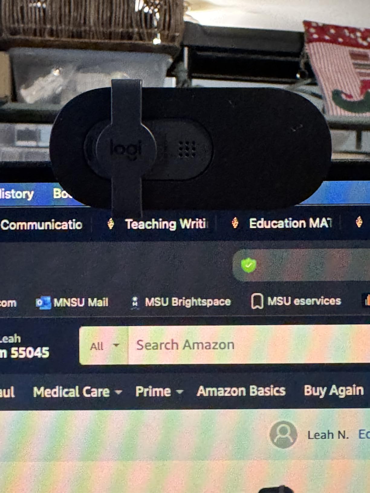 Logitech C270 HD Webcam, 720p, Widescreen HD Video Calling, Light Correction, Noise-Reducing Mic, Works with Zoom, Nintendo Switch 2's new GameChat mode, PC/Mac/Laptop/Macbook/Tablet - Black - Customer Photo 3