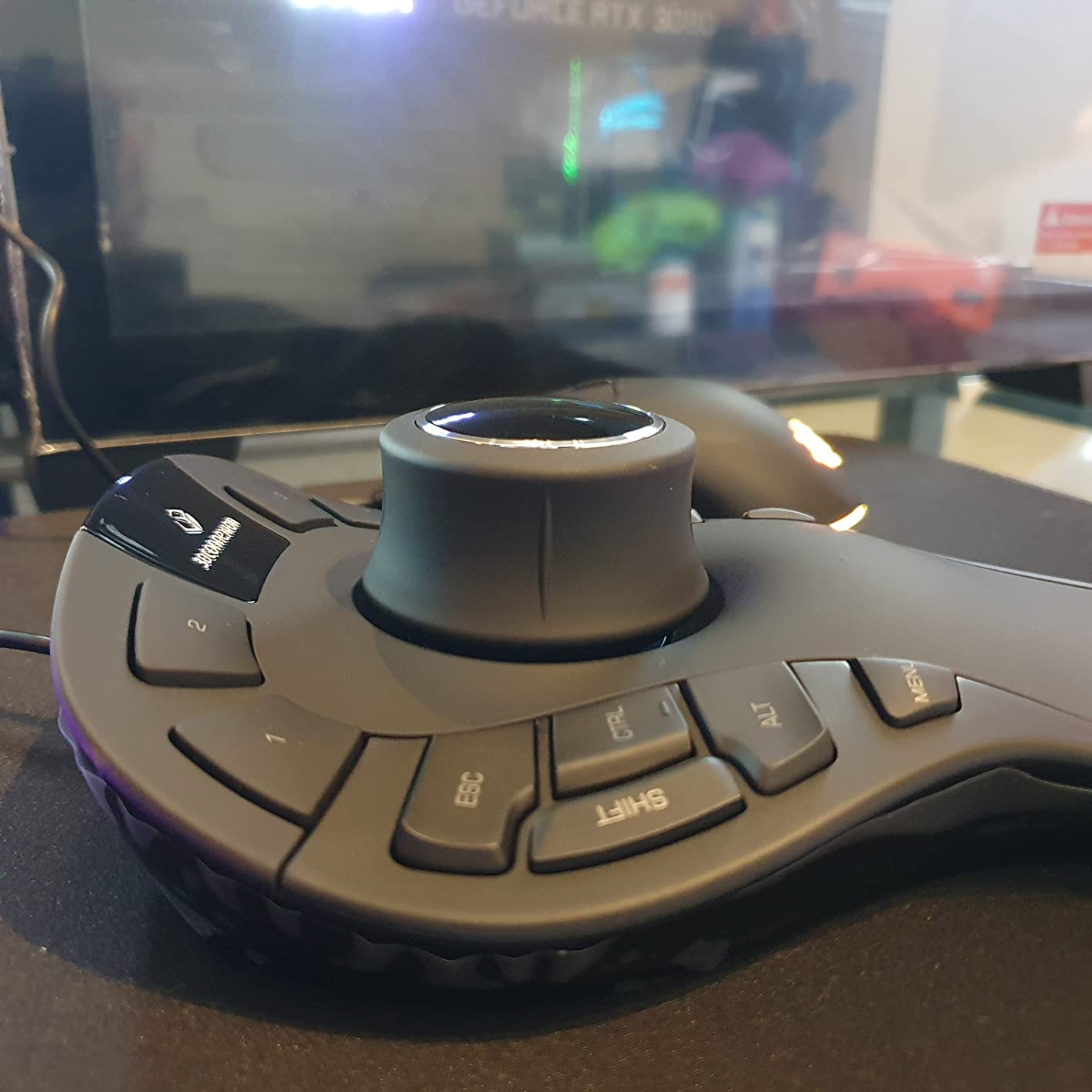 3Dconnexion 3DX-700040 SpaceMouse Pro 3D Mouse Customer Review 3Dconnexion 3DX-700040 SpaceMouse Pro 3D Mouse - Customer Photo 1