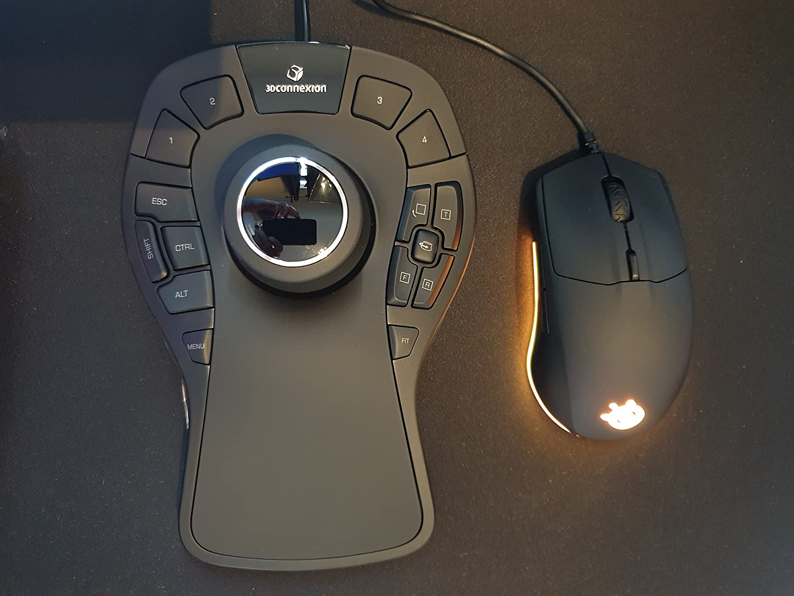 3Dconnexion 3DX-700040 SpaceMouse Pro 3D Mouse Customer Review 3Dconnexion 3DX-700040 SpaceMouse Pro 3D Mouse - Customer Photo 2