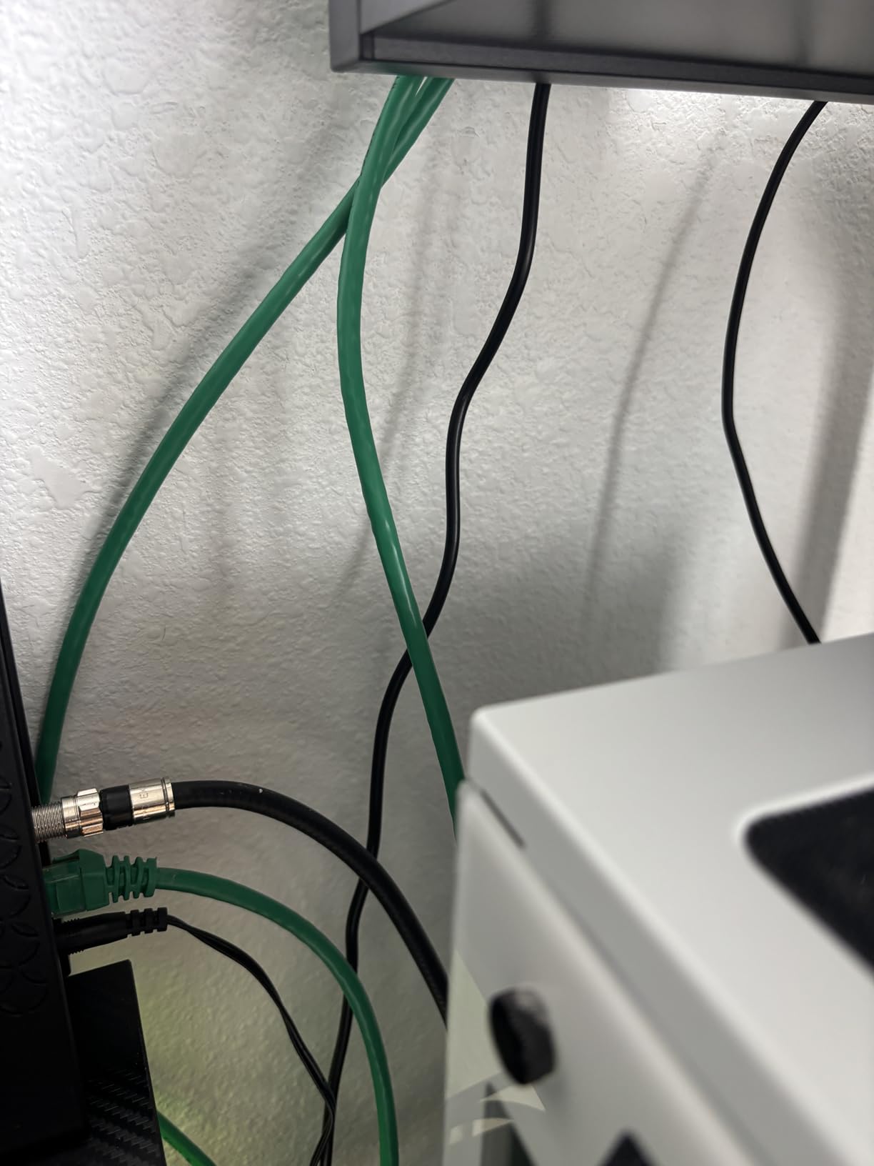 Cable Matters 10Gbps Snagless Cat 6 Ethernet Cable - 25ft, Cat 6 Cable, Cat6 Cord, Ethernet Cord, Black - Customer Photo 1