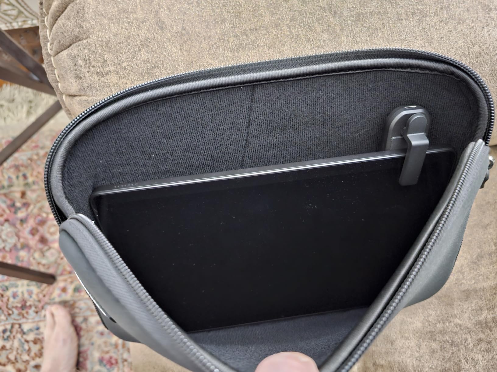 Amazon Basics 14 inch Laptop Sleeve, Compatible Protective Case with Zipper for MacBook Pro, MacBook Air - Black - Customer Photo 2