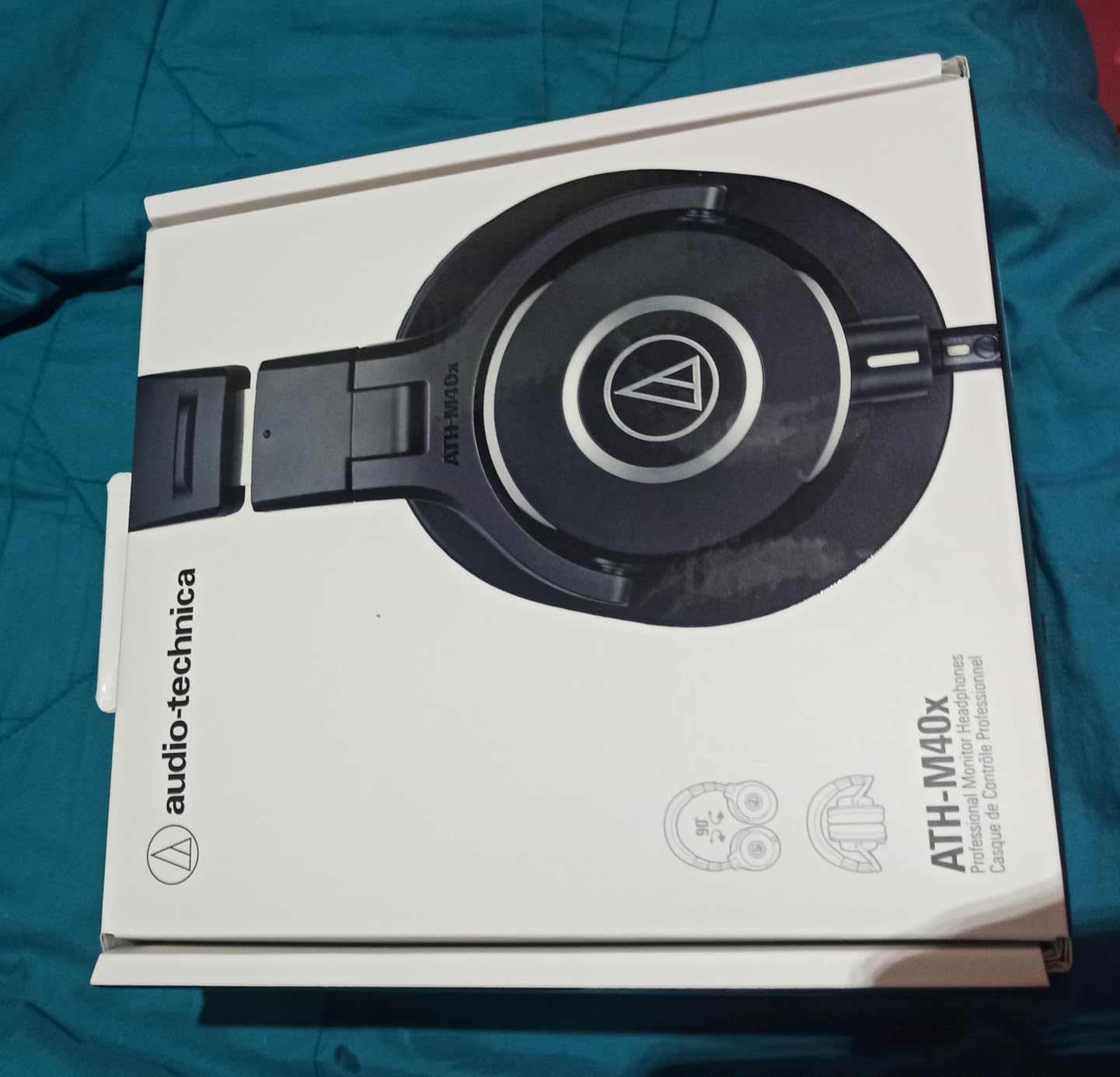 Audio-Technica ATH-M40x Professional Studio Monitor Headphone - Customer Photo 3
