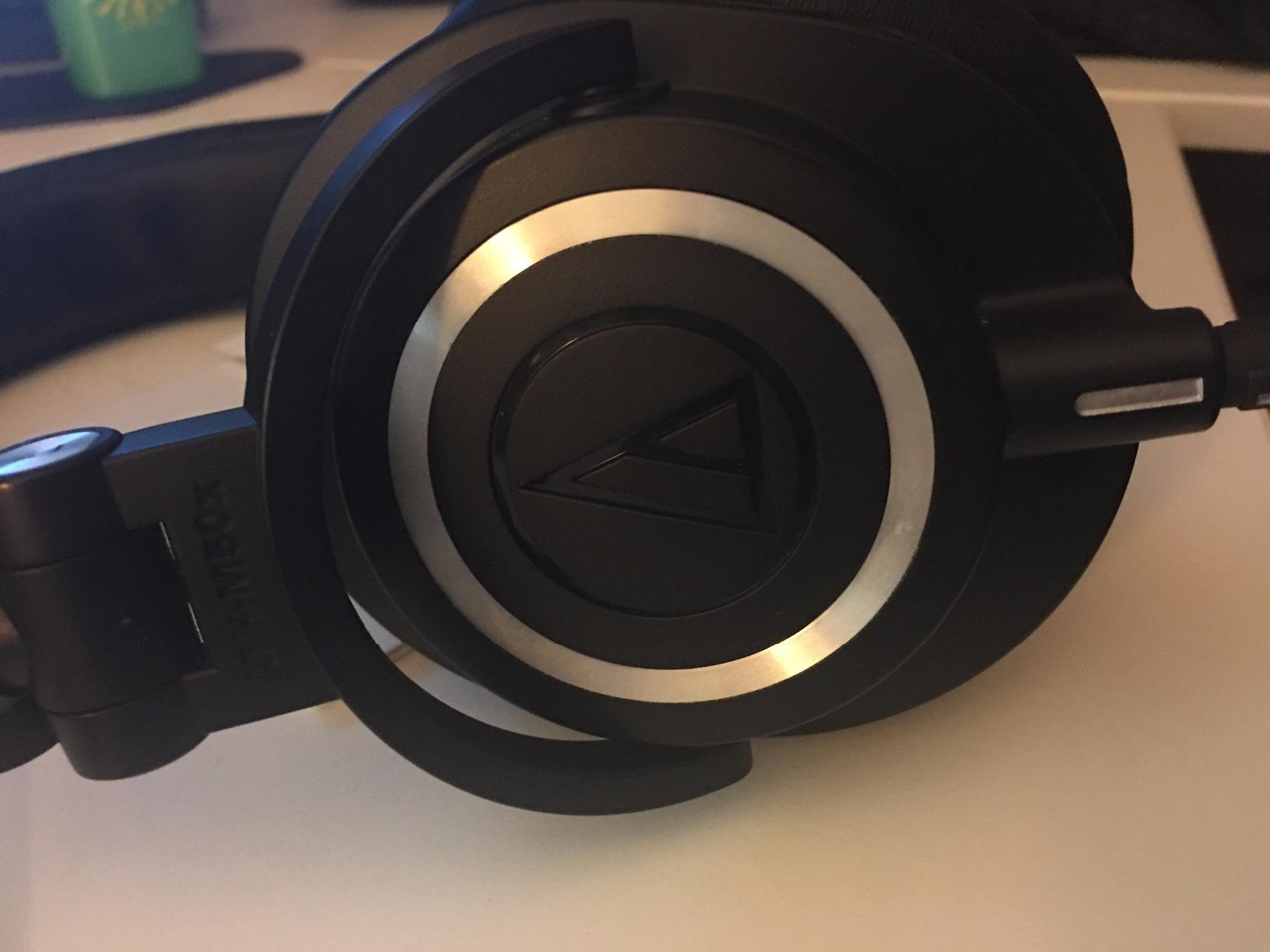 Audio-Technica ATH-M50x Professional Studio Monitor Headphones, Black - Customer Photo 4