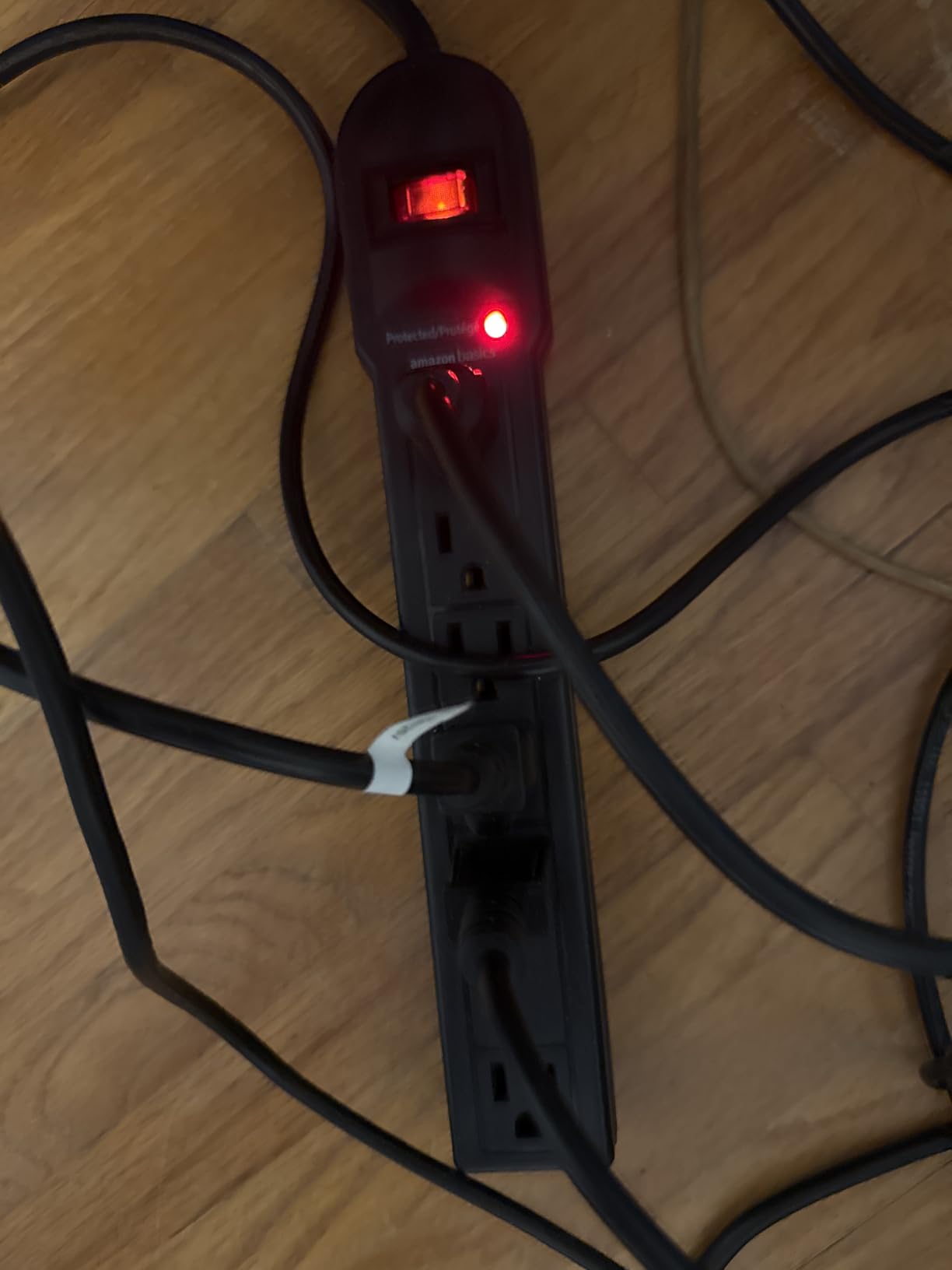 Amazon Basics Surge Protector Power Strip, 6-Outlet, 790 Joules, LED Indicator, 6ft Extension Cord, Black - Customer Photo 2