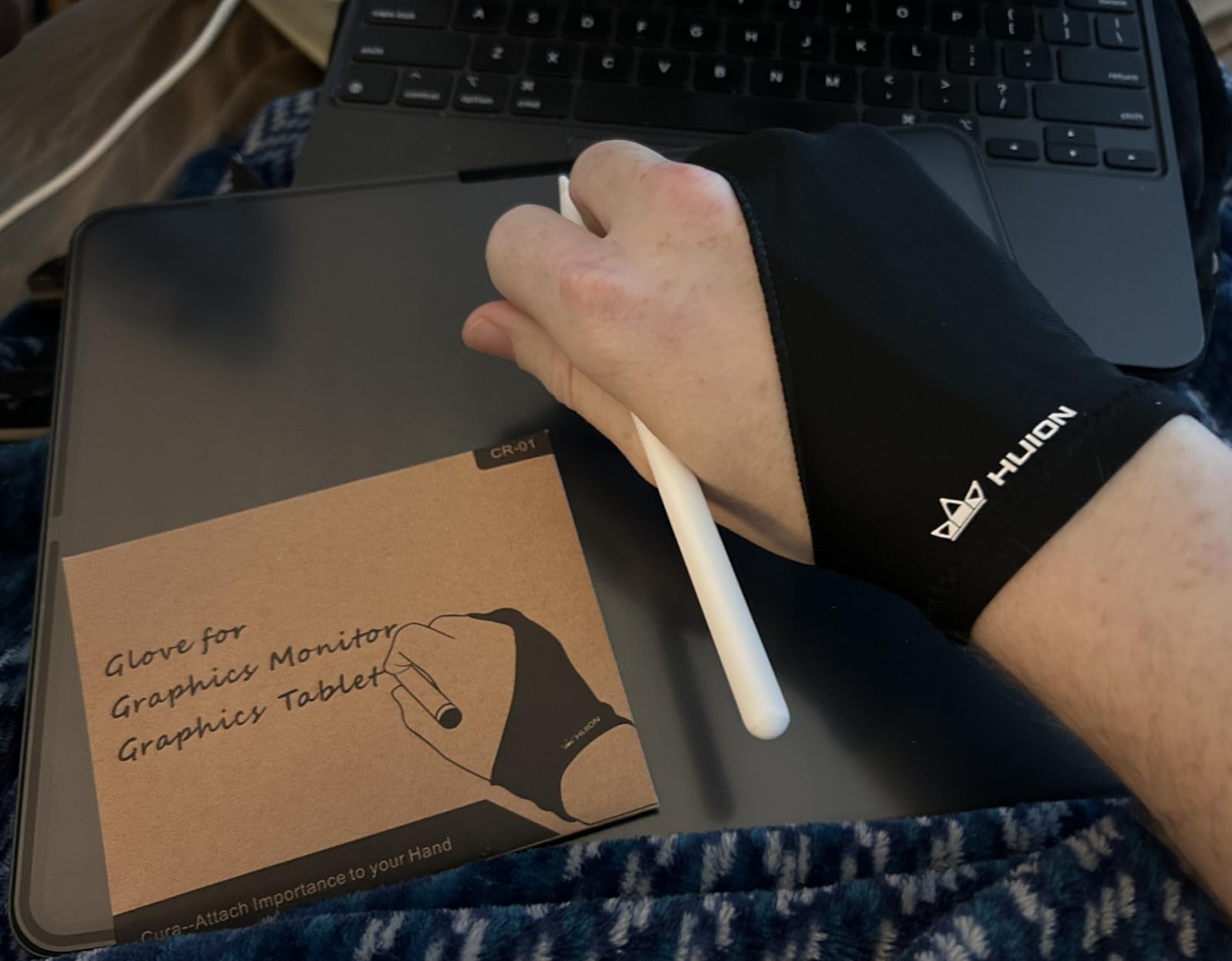 HUION Artist Glove for Drawing Tablet (1 Unit of Free Size, Good for Right Hand or Left Hand) - Cura CR-01 - Customer Photo 1