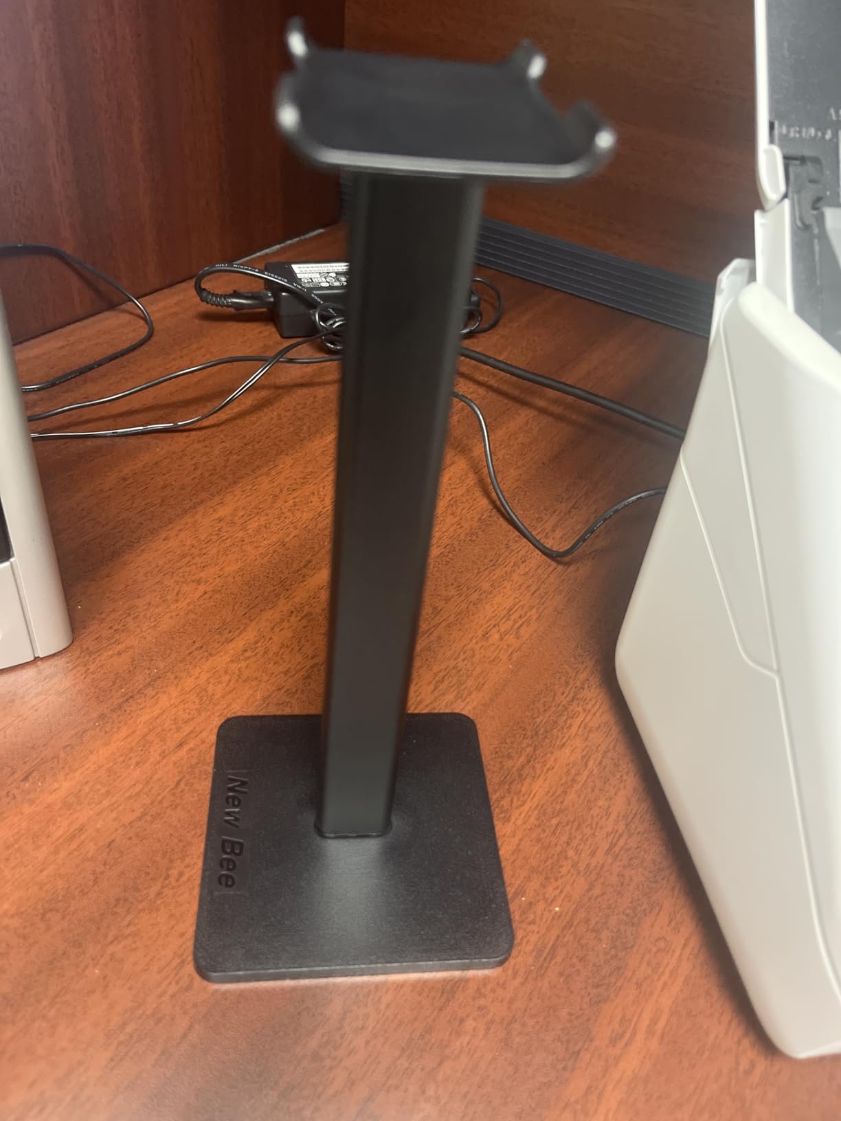 New bee Headphone Stand Headset Holder Earphone Stand with Aluminum Supporting Bar Flexible Headrest ABS Solid Base for All Headphones Size (Black) - Customer Photo 1