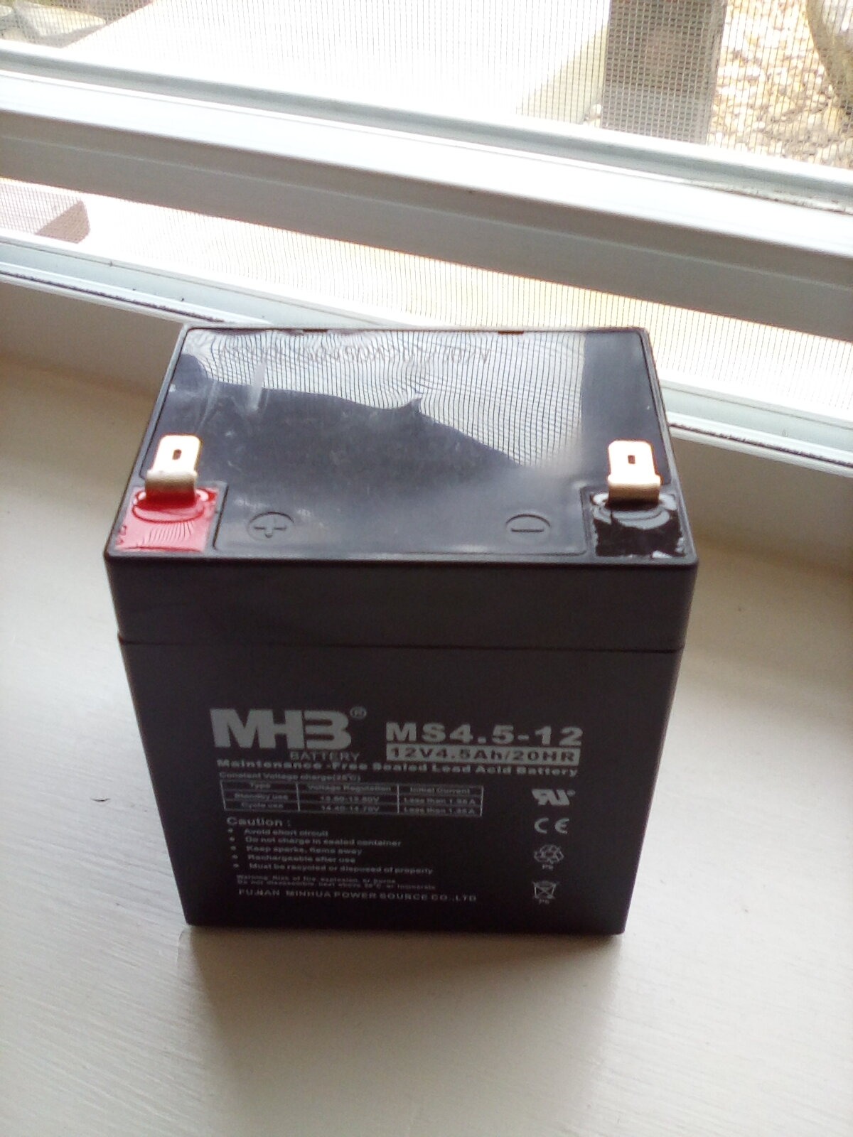 APC UPS Battery Backup Surge Protector, 425VA Backup Battery Power Supply, BE425M, Black - Customer Photo 2