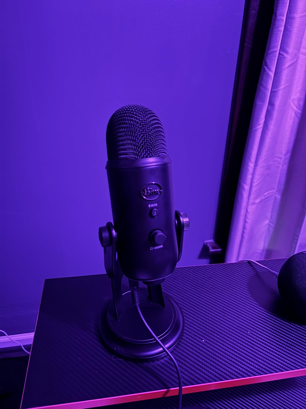 Logitech Creators Blue Yeti USB Microphone for Gaming, Streaming, Podcast, YouTube, Discord, PC, Studio Sound, Plug & Play-Midnight Blue - Customer Photo 2