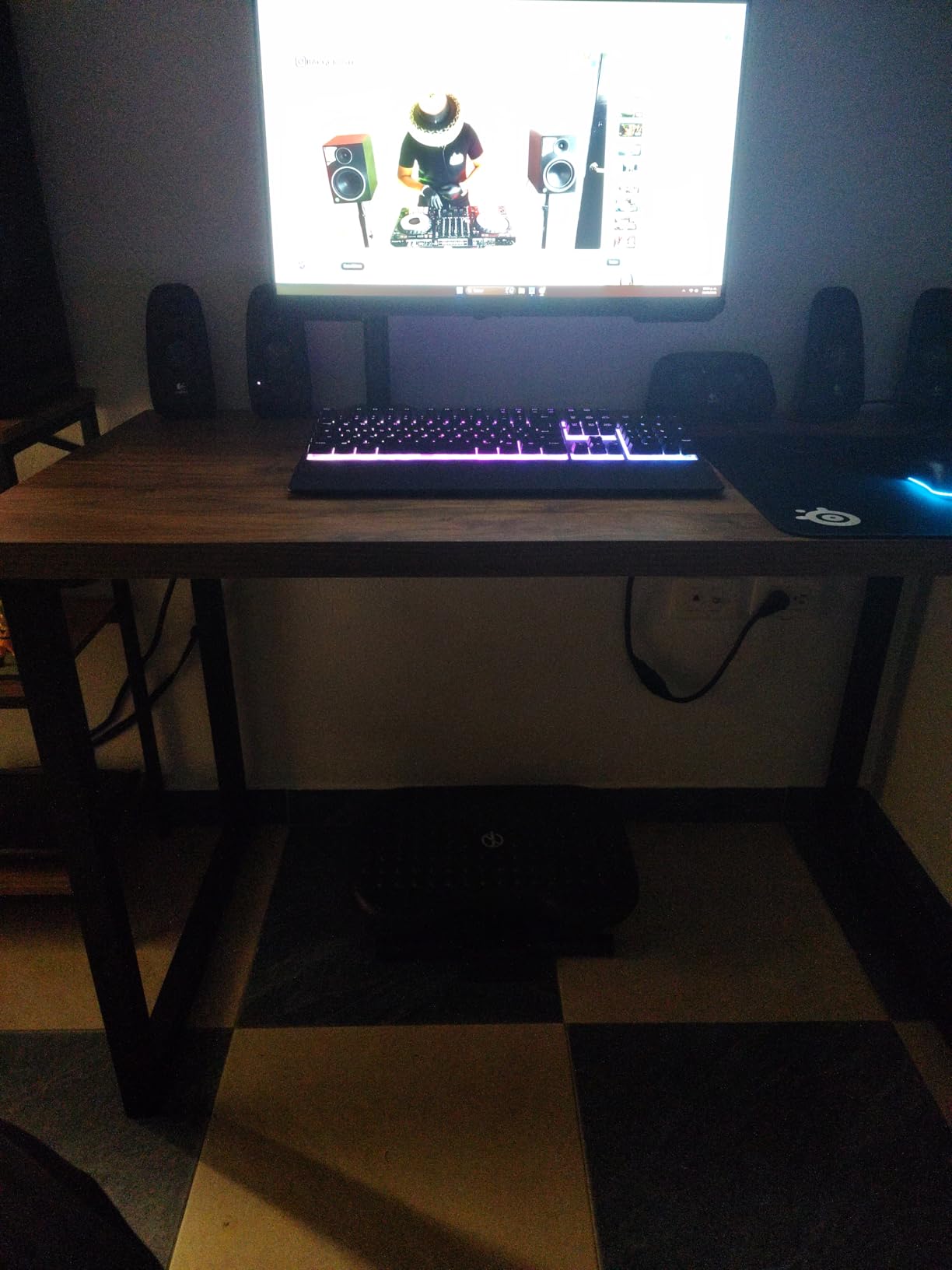 Mount-It! Ergonomic Under Desk Footrest with 3 Height Levels |Height Adjustable Tilting Foot Stool | Home Office Footrest with Massage Surface for Improved Circulation (MI-7801) - Customer Photo 2