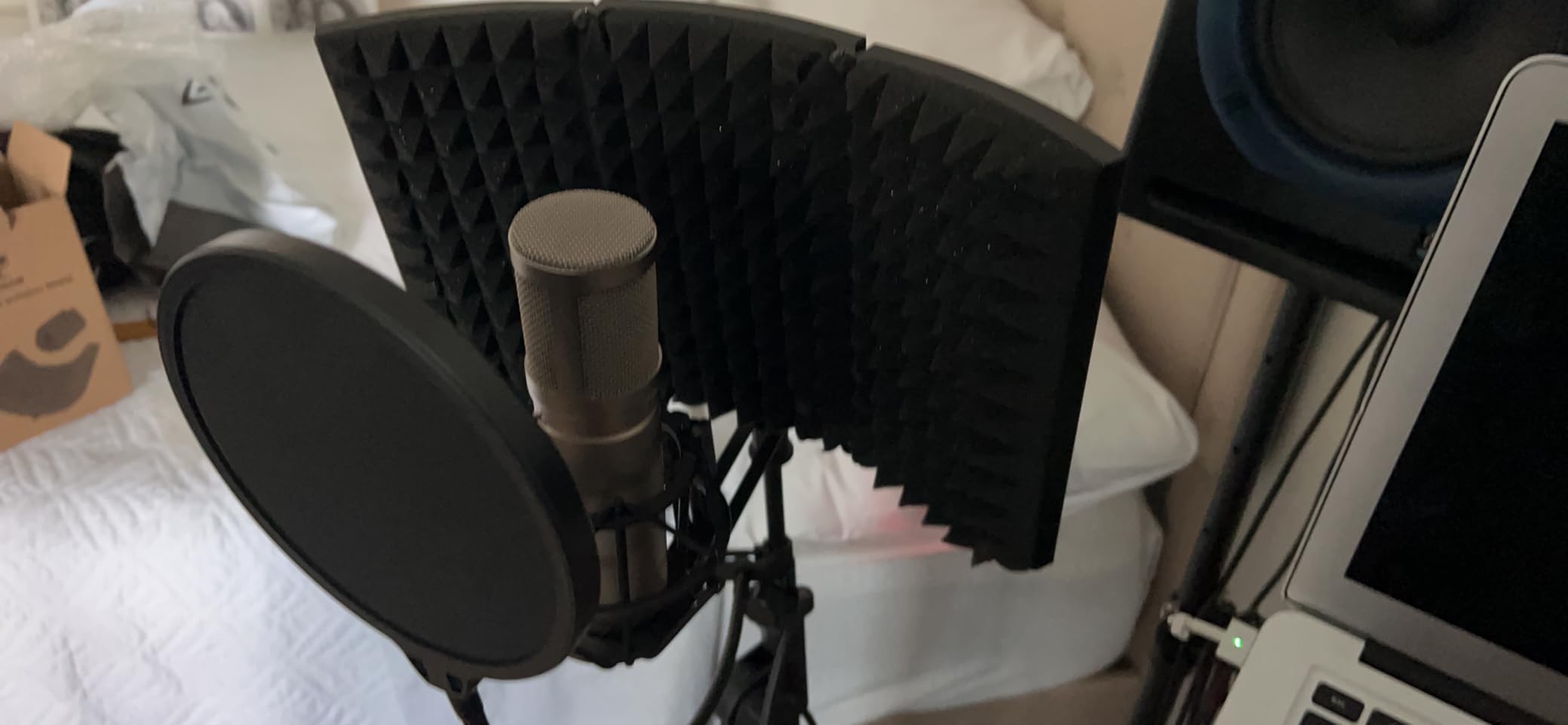 Aokeo Professional Microphone Pop Filter Mask Shield For Blue Yeti and Any Other Microphone,Mic Dual Layered Wind Pop Screen With Flexible 360° Gooseneck Clip Stabilizing Arm - Customer Photo 1