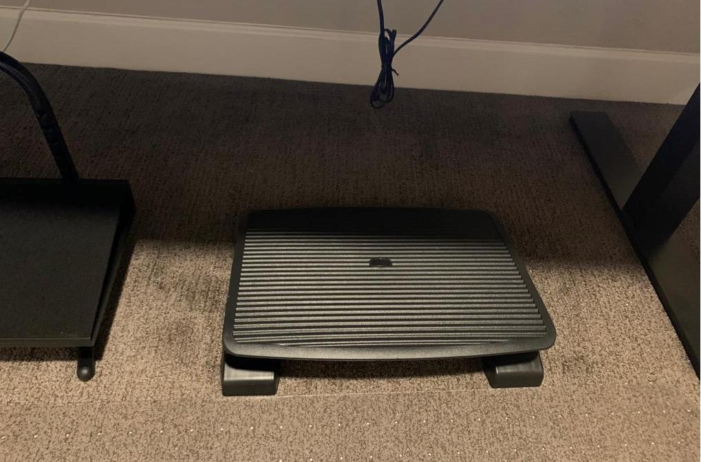 Mount-It! Ergonomic Footrest for Office or Home | Under Desk Tilting Footrest | Adjustable Desk Foot Rest with Massaging Surface and 3 Tilt Positions - Customer Photo 1