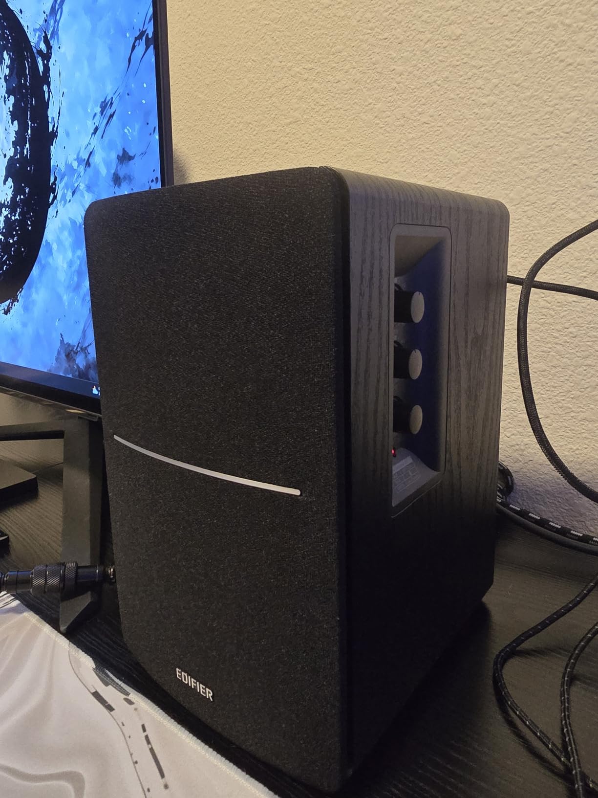 Edifier R1280DB Powered Bluetooth Bookshelf Speakers - Optical Input - Wireless Studio Monitors - 4 Inch Near Field Speaker - 42W RMS - Wood Grain (Black) - Customer Photo 1