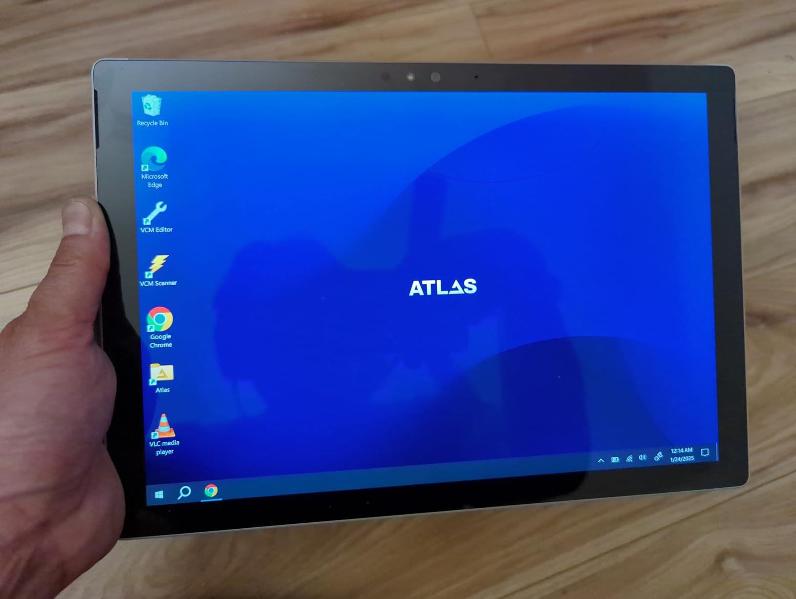 Microsoft Surface Pro 4 (Intel Core i5, 4GB RAM, 128GB) with Windows 10 Anniversary (Renewed) - Customer Photo 1