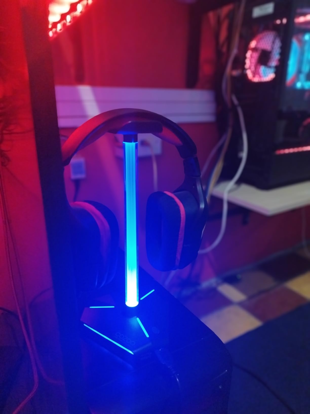 COZOO Headphone Stand with USB Charger Desktop Gaming Headset Holder Hanger with 3 USB Charging Station and 2 Outlets Power Strip,Suitable for Gaming, DJ,Wireless Earphone Display, Gamer Gifts for Men - Customer Photo 2