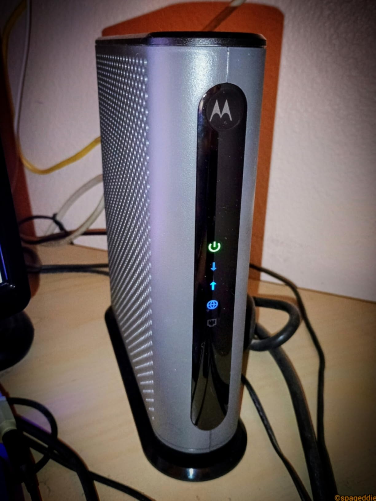 Motorola MB7621 Cable Modem | Pairs with Any WiFi Router | Approved by Comcast Xfinity, Cox, and Spectrum | for Cable Plans Up to 900 Mbps | DOCSIS 3.0 - Customer Photo 1