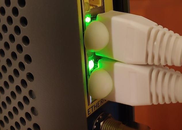 Motorola MB7621 Cable Modem | Pairs with Any WiFi Router | Approved by Comcast Xfinity, Cox, and Spectrum | for Cable Plans Up to 900 Mbps | DOCSIS 3.0 - Customer Photo 2