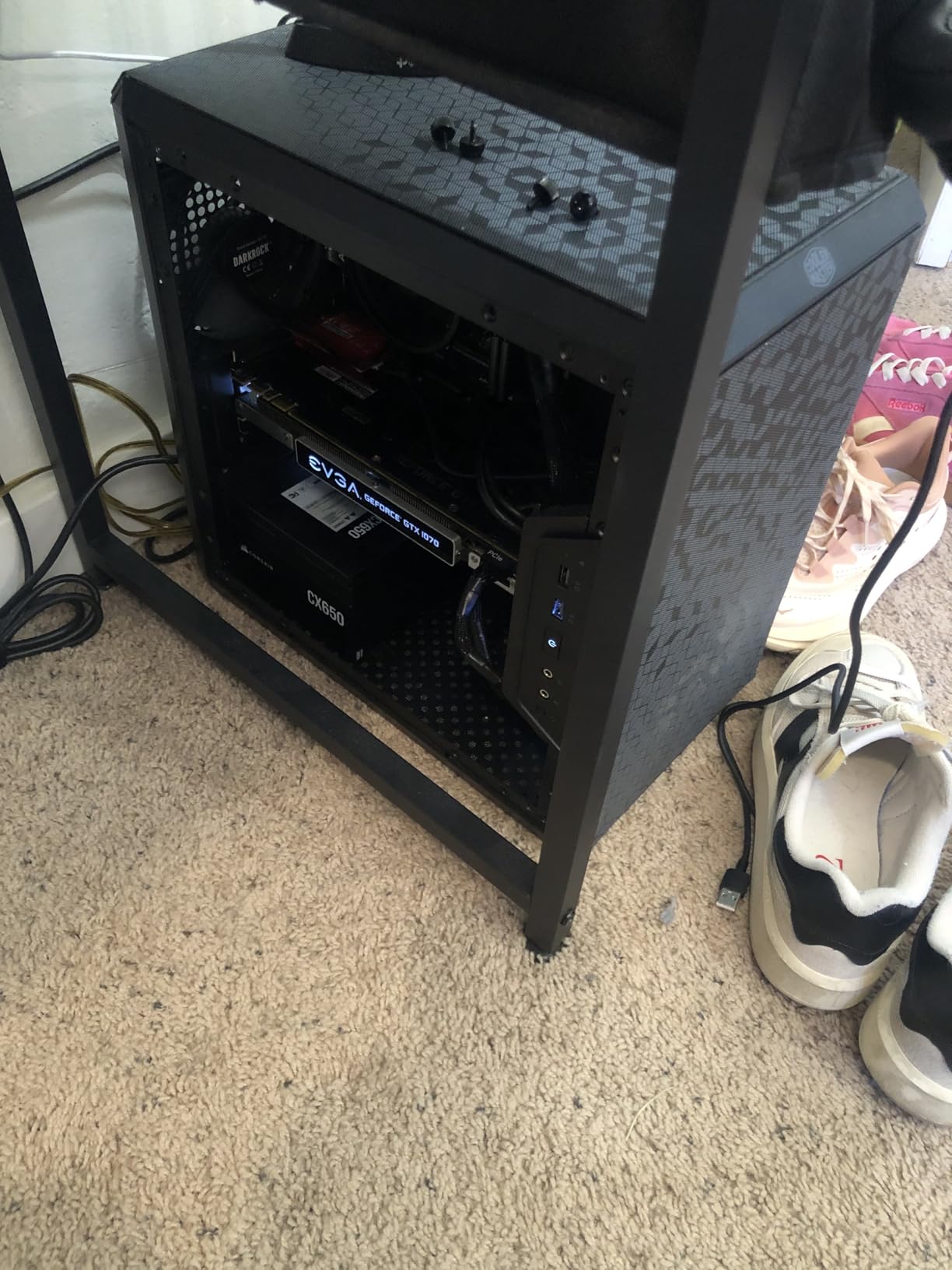 Cooler Master MasterBox Q300L Micro-ATX Tower with Magnetic Design Dust Filter, Transparent Acrylic Side Panel, Adjustable I/O & Fully Ventilated Airflow, Black (MCB-Q300L-KANN-S00) - Customer Photo 2