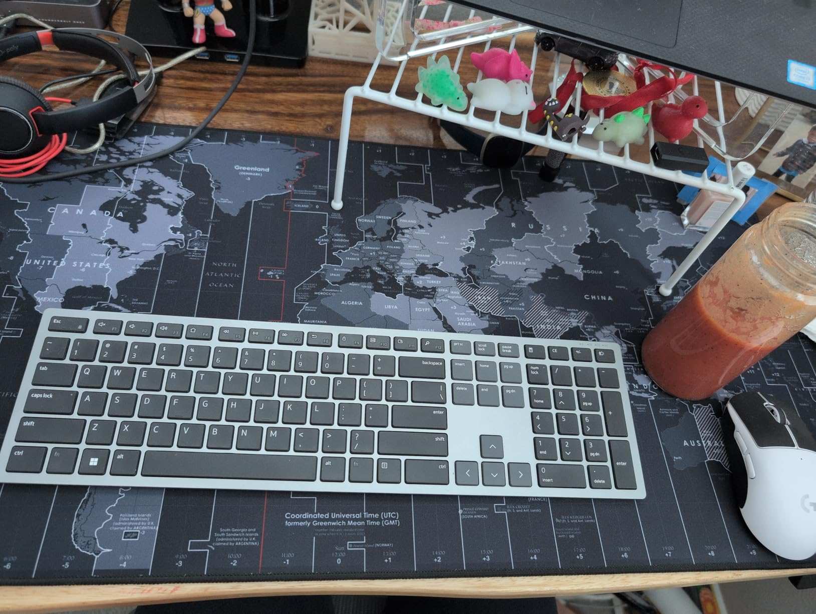 KTRIO Large Gaming Mouse Pad with Superior Micro-Weave Cloth, Extended Desk Mousepad with Stitched Edges, Non-Slip Base, Water Resist Keyboard Pad for Gamer, Office & Home, 31.5 x 11.8 in, Black - Customer Photo 1