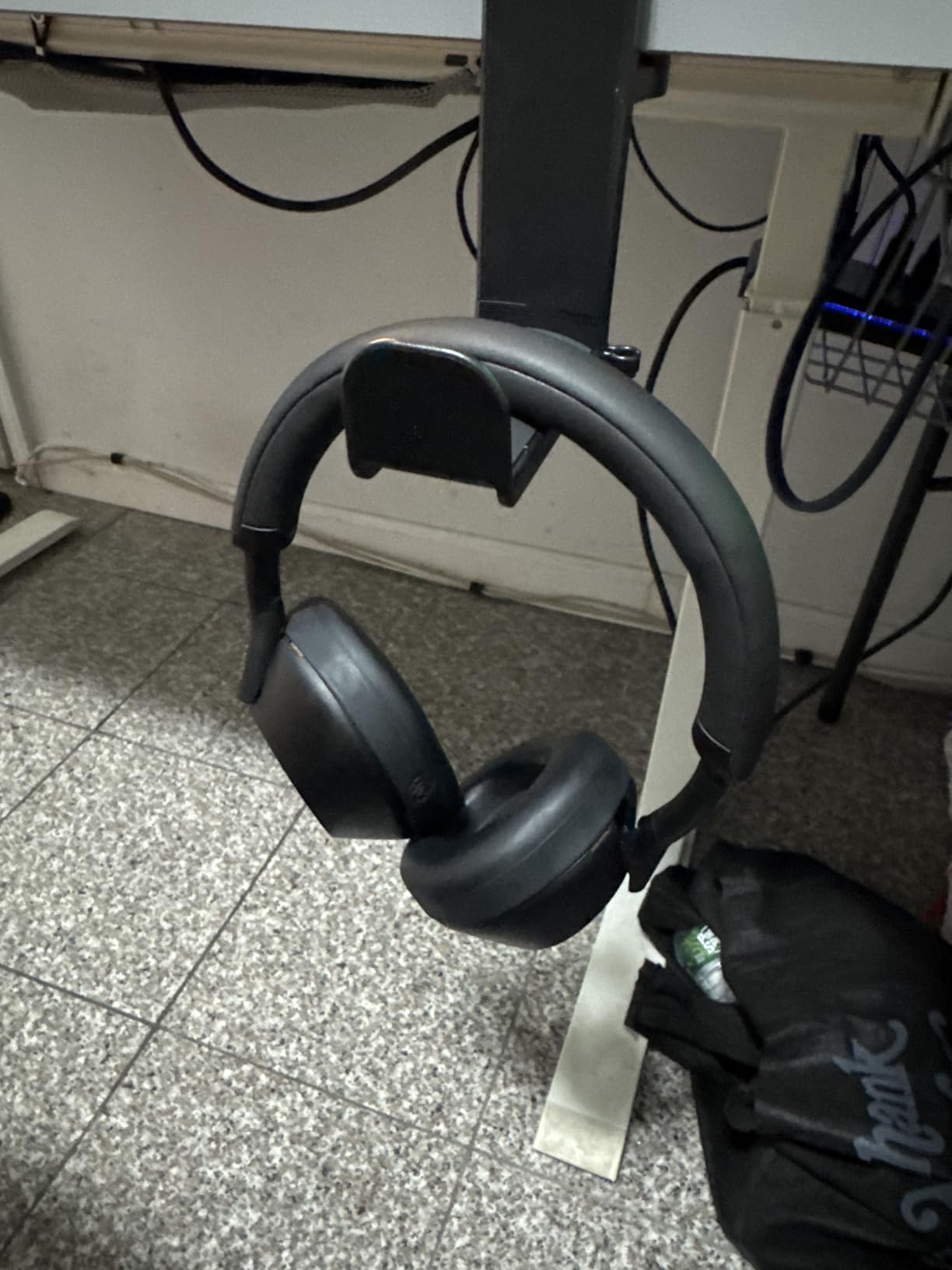 EURPMASK Rotating Headphone Stand - PC Gaming Headset Holder, Adjustable Clamp-on Under Desk Hanger With 360 Degree Swivel & Cable Clip Organizer - Black - Customer Photo 2