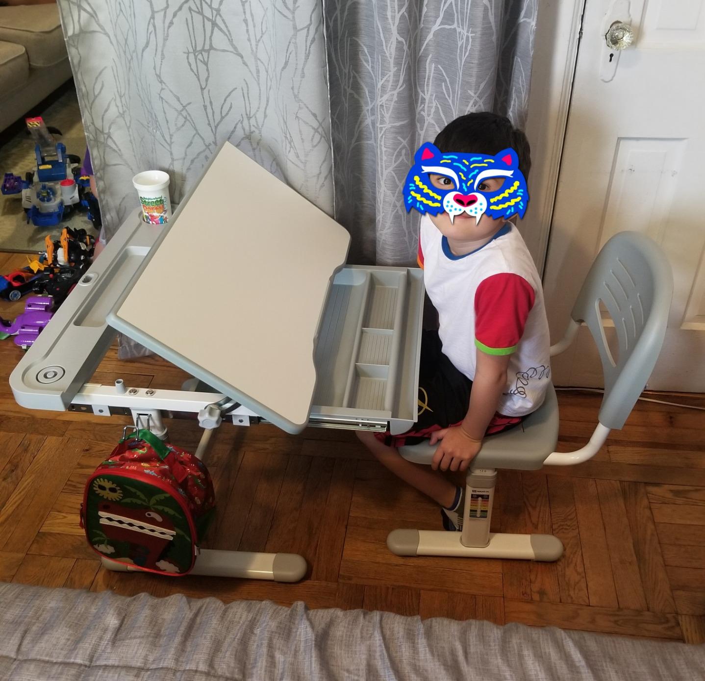 Mount-It! Kids Desk and Chair Set Height Adjustable up to 30