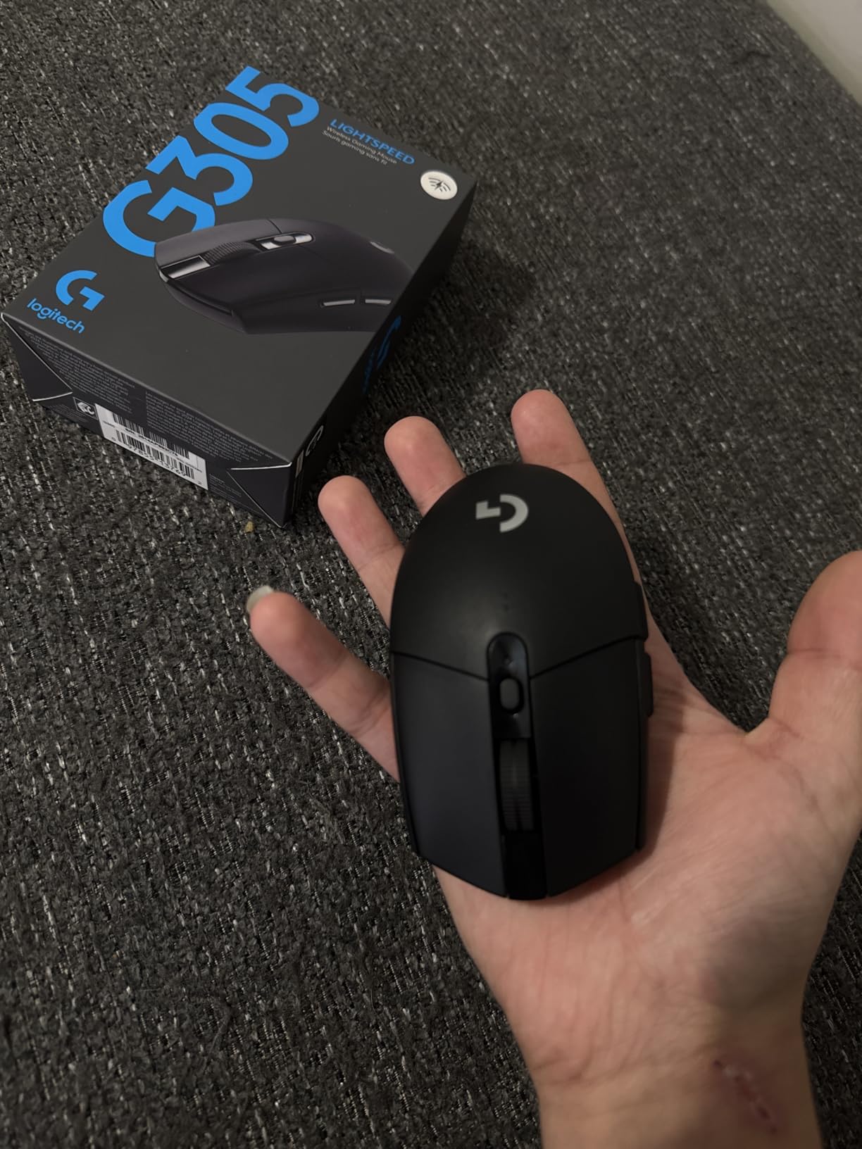 Logitech G305 LIGHTSPEED Wireless Gaming Mouse, Hero 12K Sensor, 12,000 DPI, Lightweight, 6 Programmable Buttons, 250h Battery Life, On-Board Memory, PC/Mac - White - Customer Photo 2
