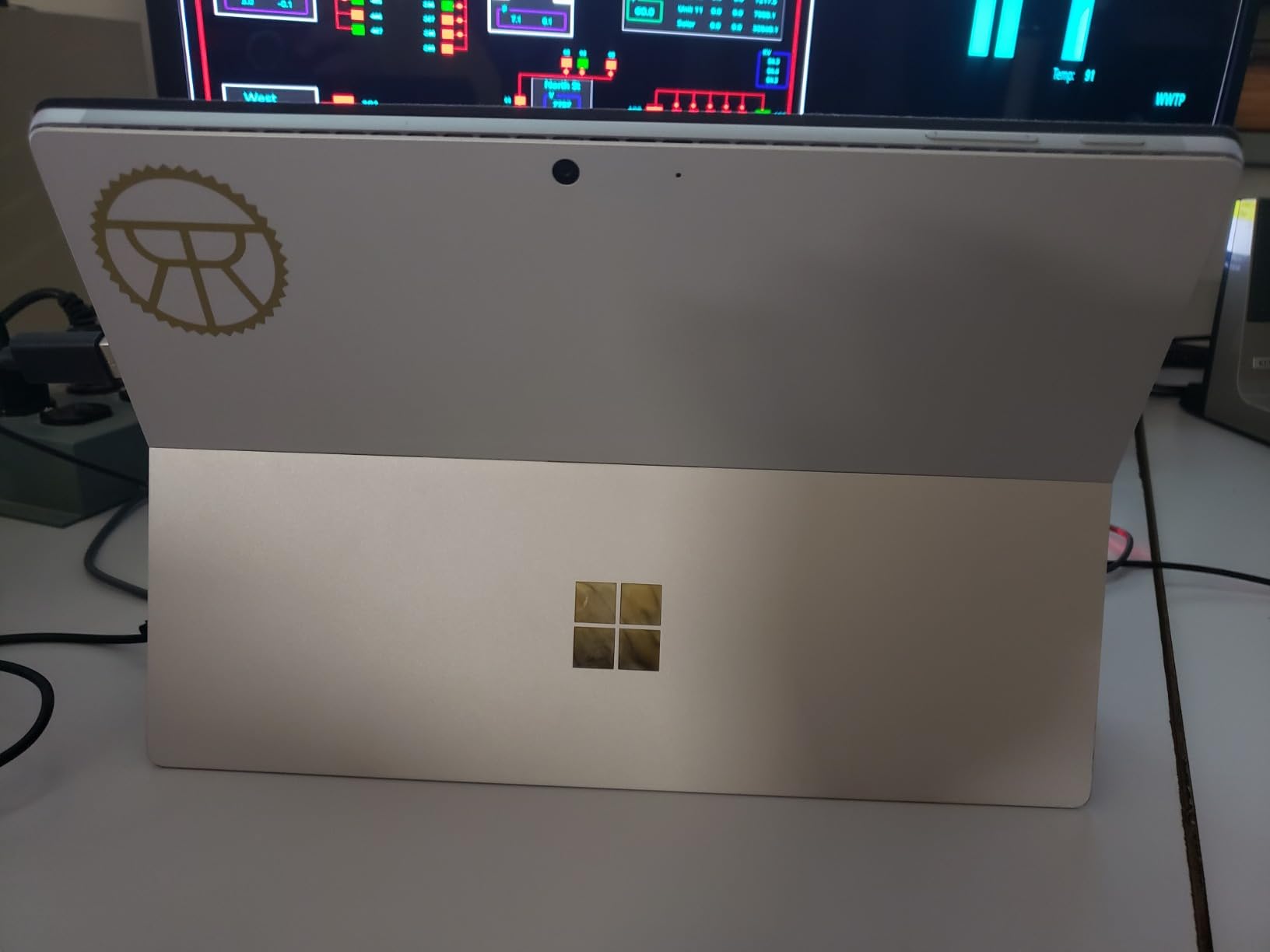 Microsoft Surface Pro 5 Tablet,12.3 inch (2736 x 1824), Intel Core i5-7300U 2.6 GHz, 8 GB RAM 256GB SSD, CAM, Win 10 Pro (Renewed) - Customer Photo 2