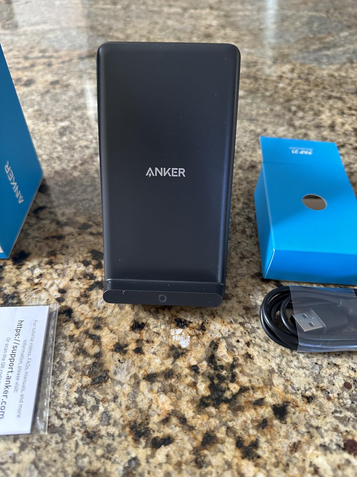 Anker 313 Wireless Charger (Stand), Qi-Certified for iPhone 17/17/17 Pro/17 Pro Max/15/14/13, 10W Fast-Charging Galaxy S23 S22 S21(No AC Adapter) - Customer Photo 1