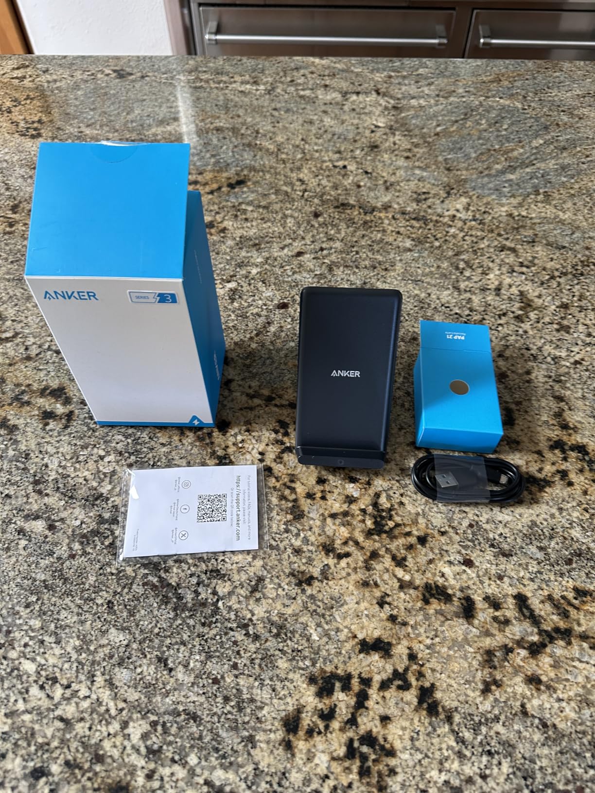 Anker 313 Wireless Charger (Stand), Qi-Certified for iPhone 17/17/17 Pro/17 Pro Max/15/14/13, 10W Fast-Charging Galaxy S23 S22 S21(No AC Adapter) - Customer Photo 2