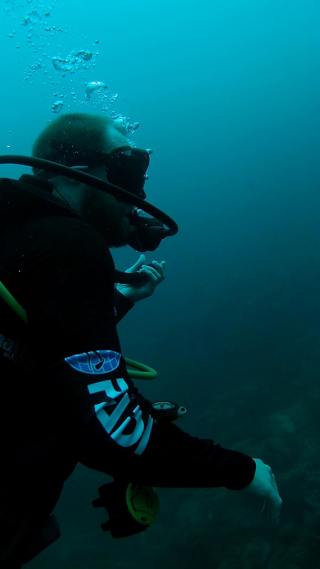 AKASO EK7000 Pro 4K30fps Action Camera with Touch Screen EIS 131ft Waterproof Underwater Camera Remote Control 5X Zoom with Helmet Accessories Kit (Standalone) - Customer Photo 5