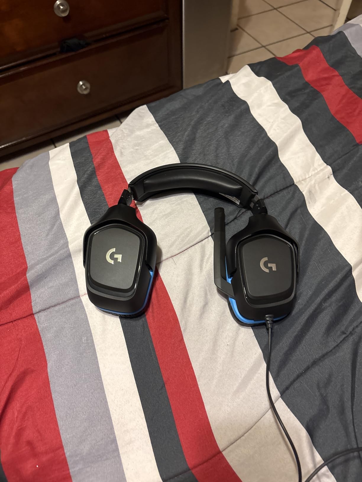 Logitech G432 Wired Gaming Headset, 7.1 Surround Sound, DTS Headphone:X 2.0, 50 mm Audio Drivers, USB and 3.5 mm Jack, Flip-to-Mute Mic, PC, Black customer photo 1