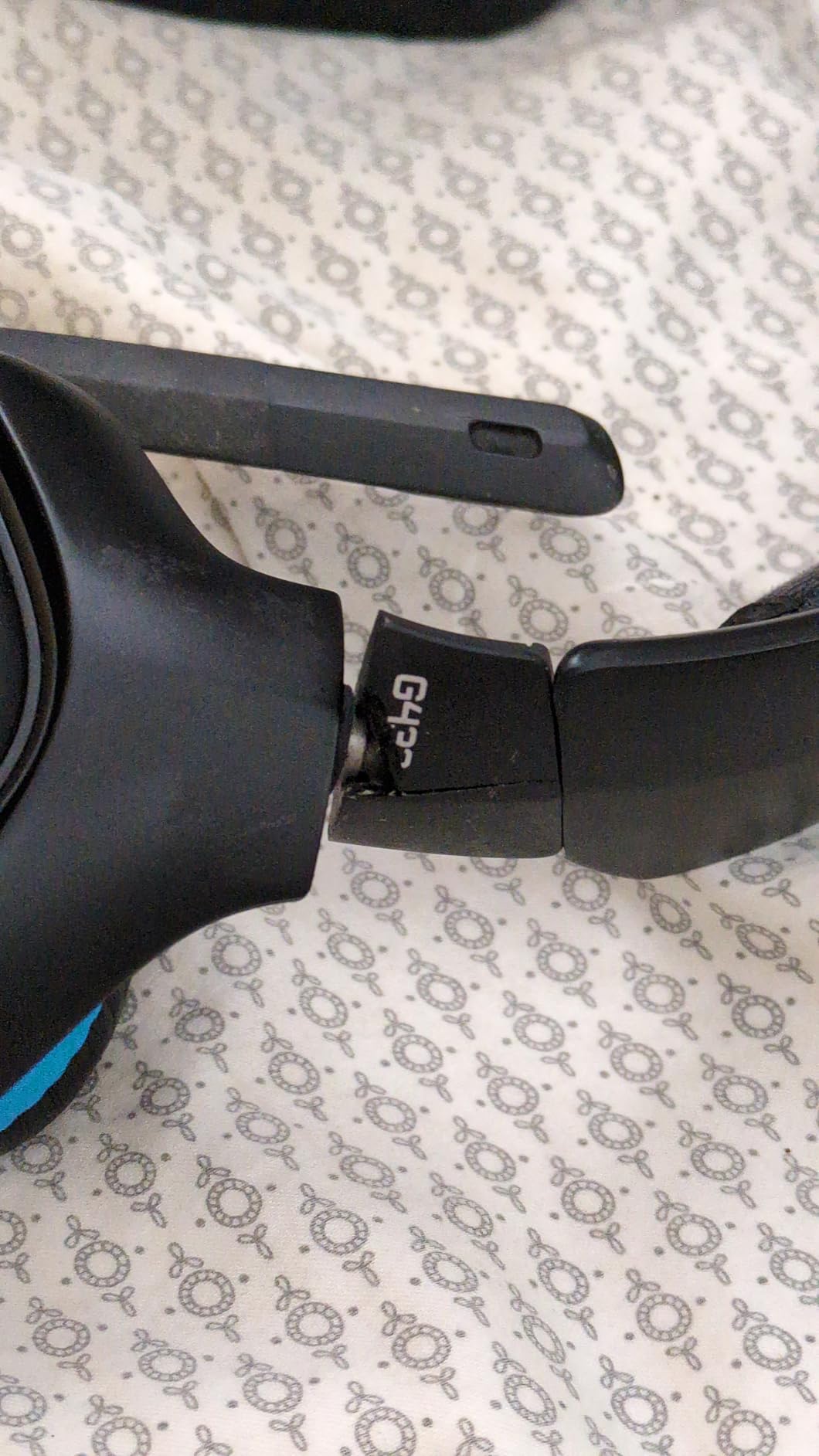 Logitech G432 Wired Gaming Headset, 7.1 Surround Sound, DTS Headphone:X 2.0, Flip-to-Mute Mic, PC (Leatherette) Black/Blue - Customer Photo 5