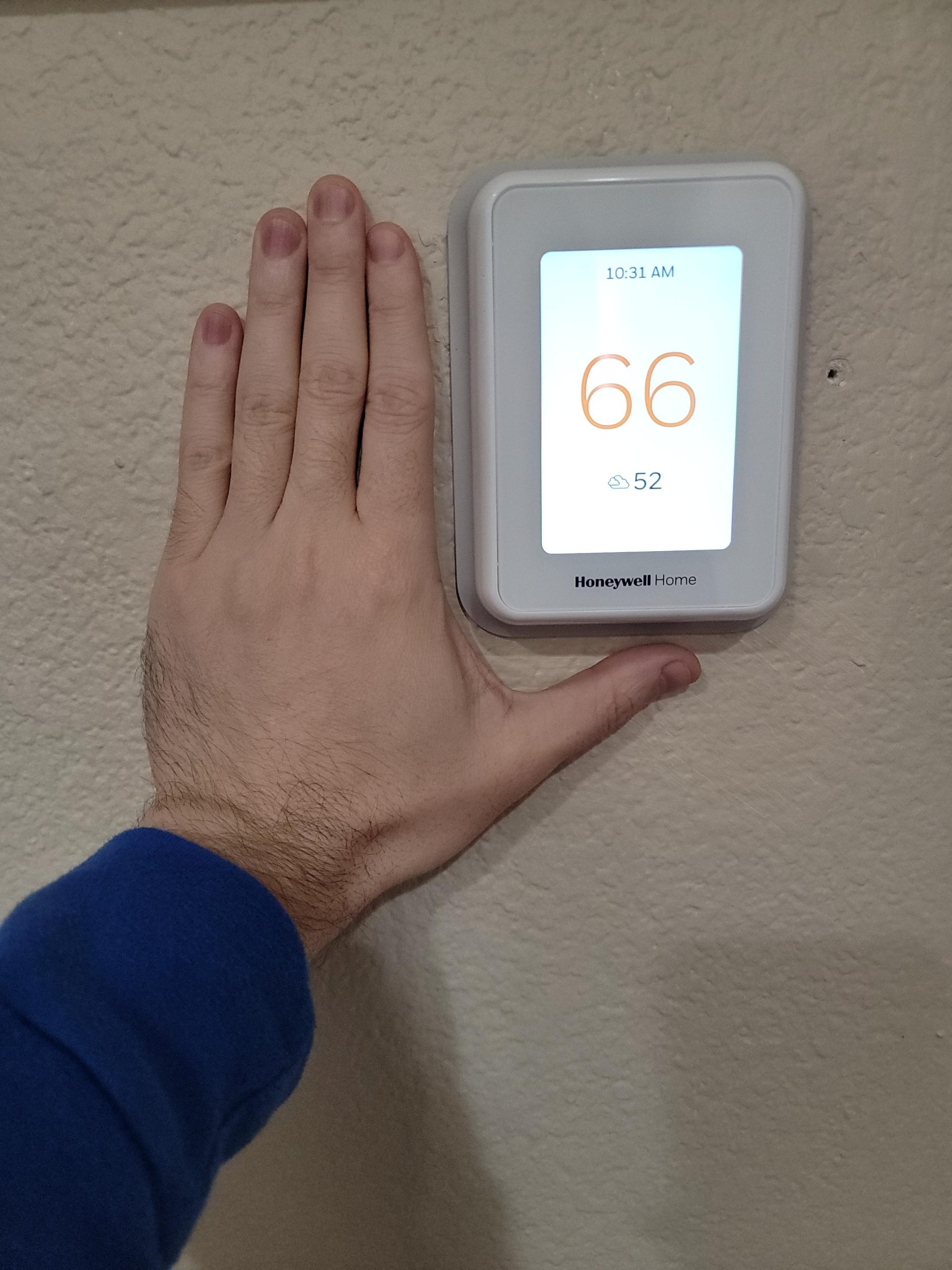 Honeywell Home T9 WiFi Smart Thermostat with 1 Smart Room Sensor, Touchscreen Display, White - Customer Photo 1