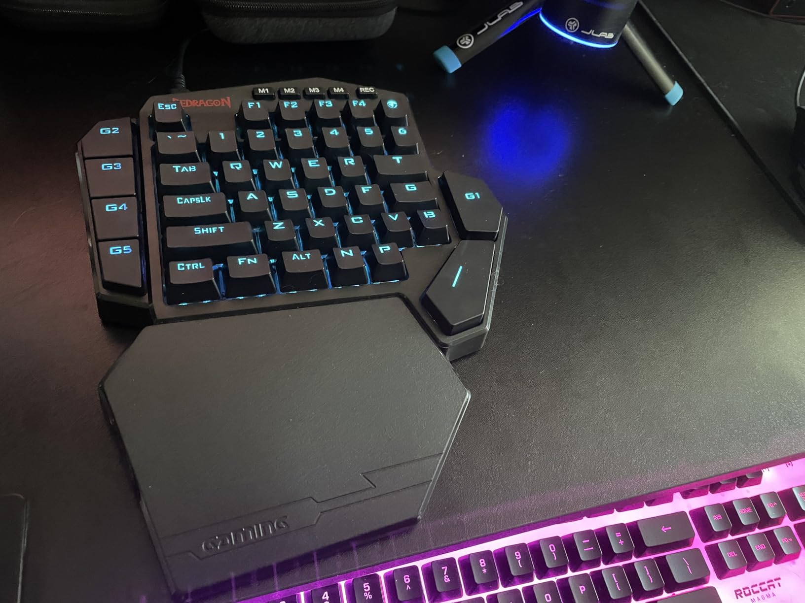 Redragon K585 DITI Wired One-Handed RGB Mechanical Gaming Keyboard, 42 Keys Type-C Professional Gaming Keypad w/Upgraded Hot-Swappable Socket, 7 Onboard Macro Keys & Detachable Wrist Rest - Customer Photo 4