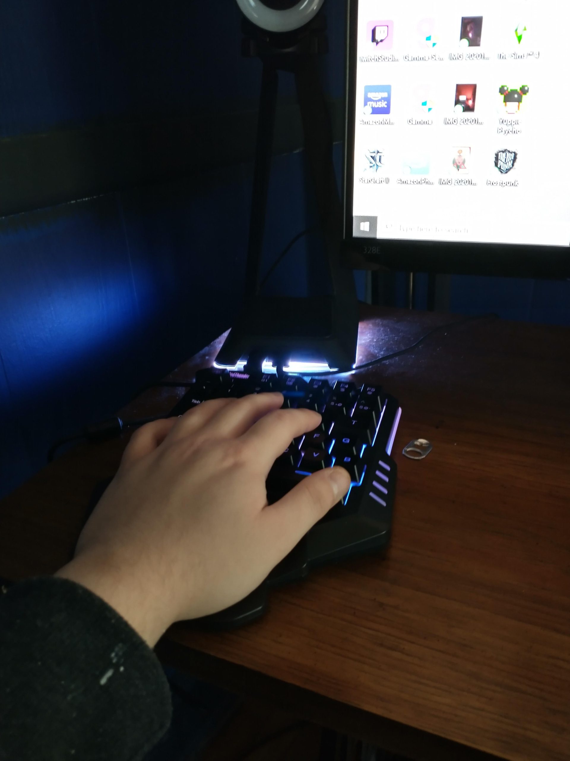 RedThunder One Handed Gaming Keyboard RGB Backlit 35 Keys Portable Mini Gaming Keypad Ergonomic Game Controller for PC Gamer - Customer Photo 4