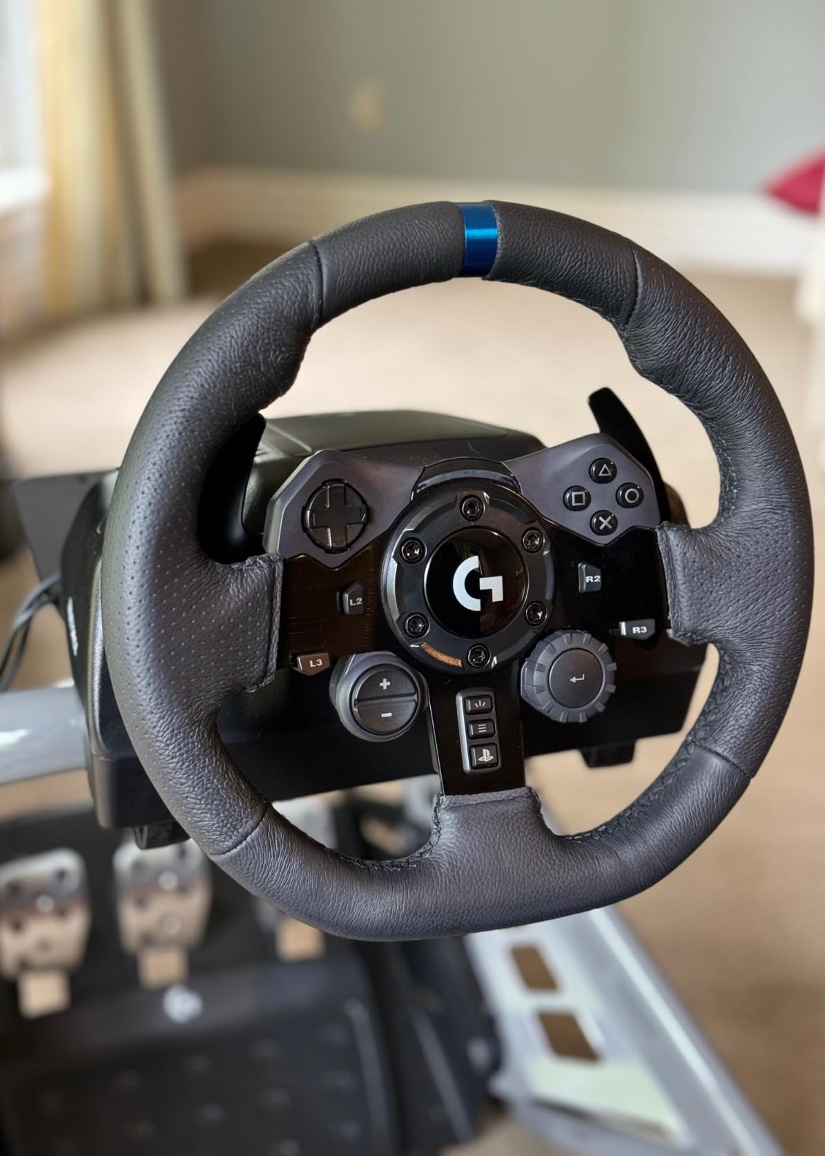 Logitech G923 Racing Wheel and Pedals, TRUEFORCE up to 1000 Hz Force Feedback, Gaming Steering Wheel PS5, PS4, PC, Mac, Genuine Leather- Black - Customer Photo 3
