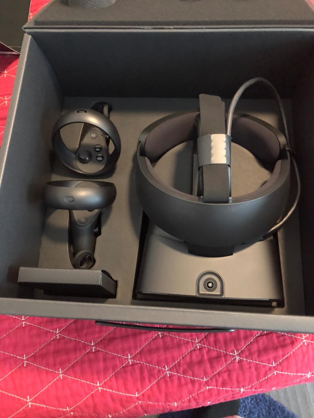 Oculus Rift S PC-Powered VR Gaming Headset - Customer Photo 1