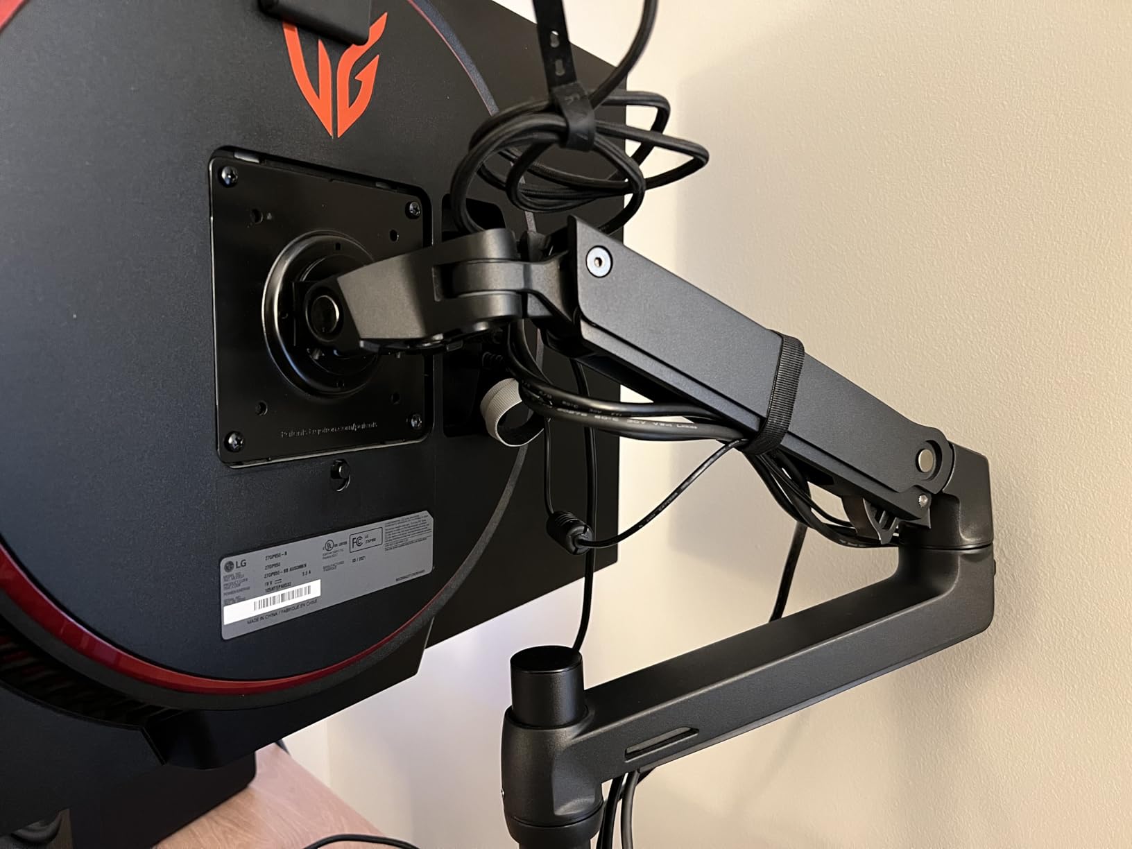 Ergotron – LX Monitor Arm, Single Monitor Desk Mount – fits Flat Curved Ultrawide Computer Monitors up to 34 Inches, 7 to 25 lbs, VESA 75x75mm or 100x100mm – Matte Black - Customer Photo 1