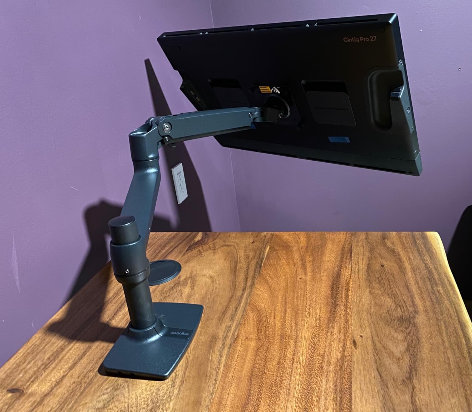 Ergotron – LX Monitor Arm, Single Monitor Desk Mount – fits Flat Curved Ultrawide Computer Monitors up to 34 Inches, 7 to 25 lbs, VESA 75x75mm or 100x100mm – Matte Black - Customer Photo 2