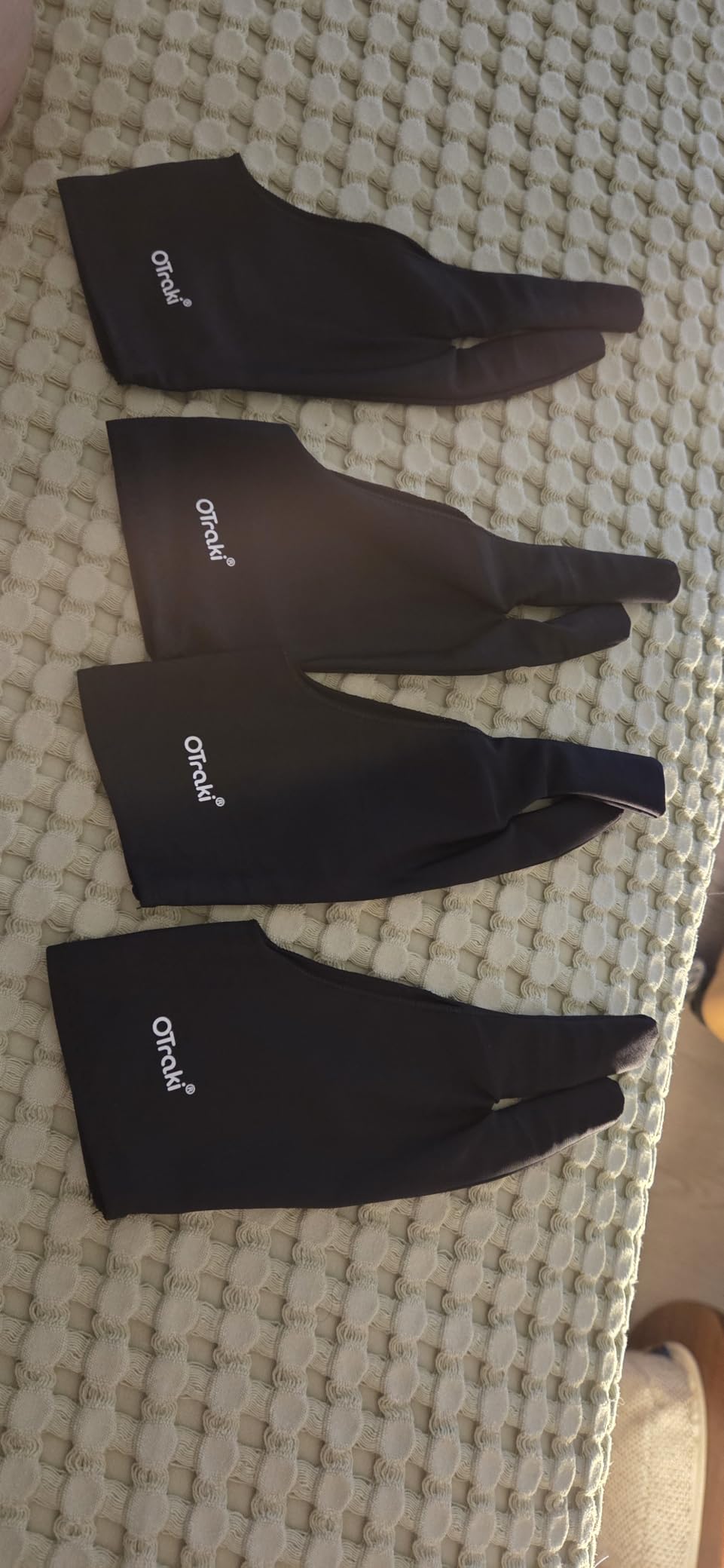 OTraki 4 Pack Artist Drawing Gloves for Digital Tablet Paper Sketching - Customer Photo 5