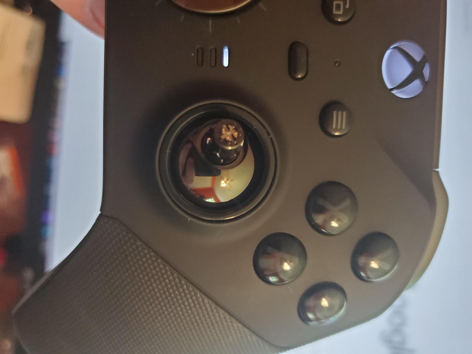 Xbox Elite Series 2 Core Wireless Gaming Controller – Black – Xbox Series X|S, Xbox One, Windows PC, Android, and iOS - Customer Photo 5