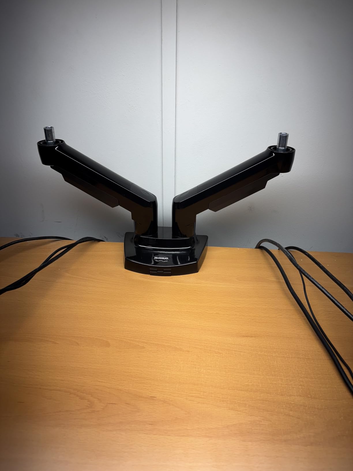 HUANUO Dual Monitor Stand - Full Adjustable Monitor Desk Mount Swivel Vesa Bracket with C Clamp, Grommet Mounting Base for 13 to 32 Inch Computer Screens - Each Arm Holds 4.4 to 19.8lbs - Customer Photo 2