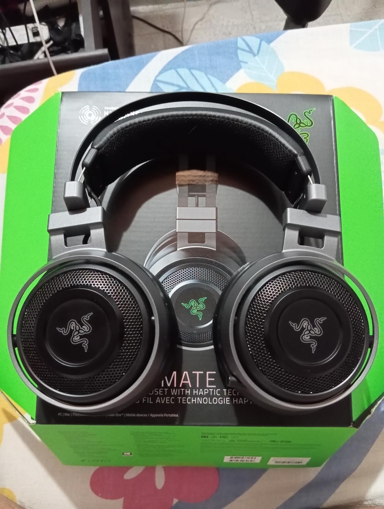 Razer Nari Ultimate Wireless 7.1 Surround Sound Gaming Headset: HyperSense Haptic Feedback - Auto-Adjust Headband - Retractable Mic – for Xbox Series X & S, Xbox One - Black/Green - Customer Photo 2