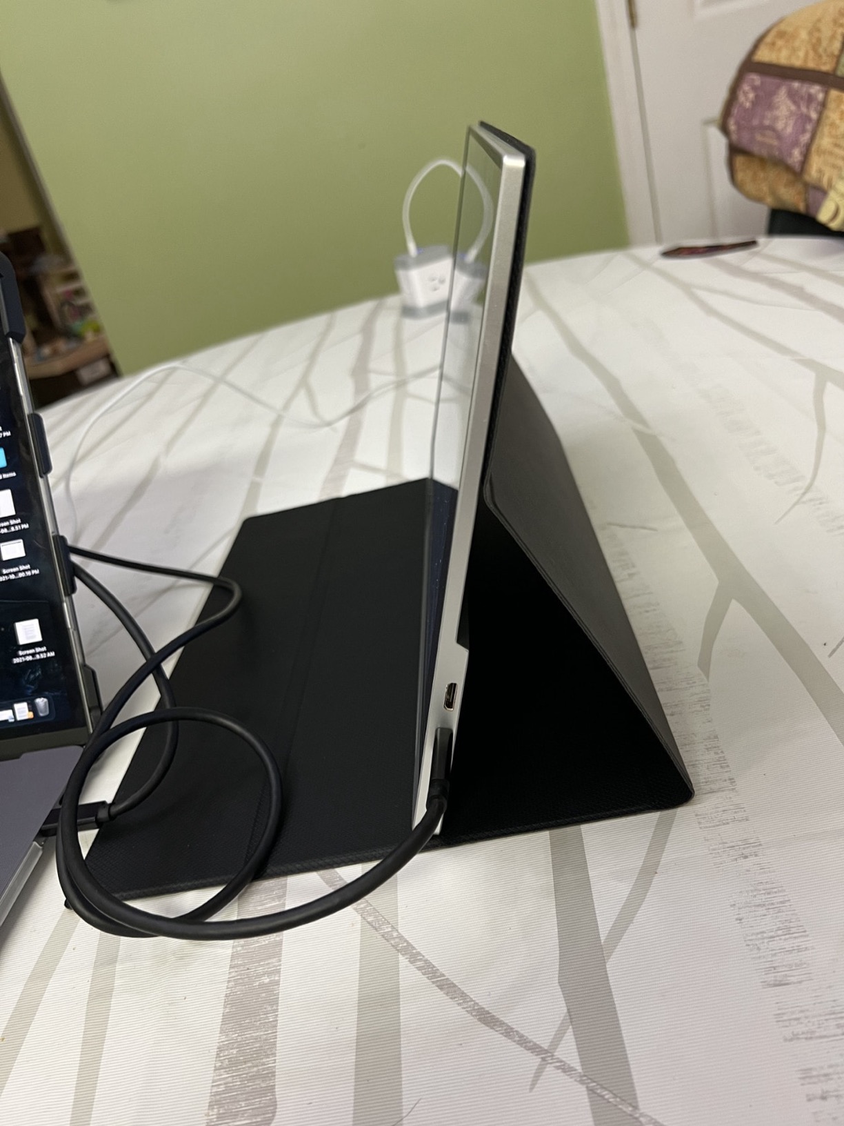 cocopar Portable Monitor 15.6 Inch 1080P Travel Monitor with Speaker HDMI USB-C External Display for Laptop MacBook Surface PC Xbox PS4/5, VESA Mountable, with Cover Stand - Customer Photo 1