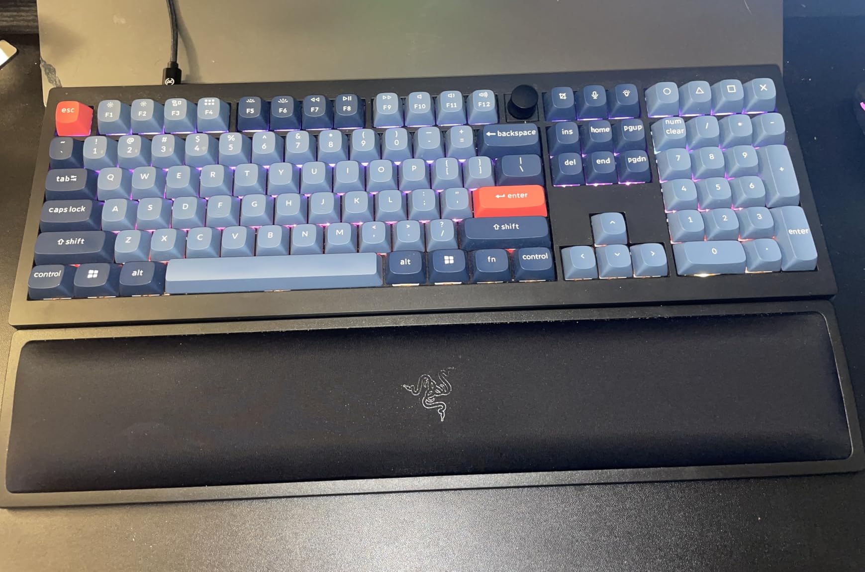 Razer Ergonomic Wrist Rest for Full-Sized Keyboards: Anti-Slip Rubber Base - Angled Incline - Classic Black - Customer Photo 1