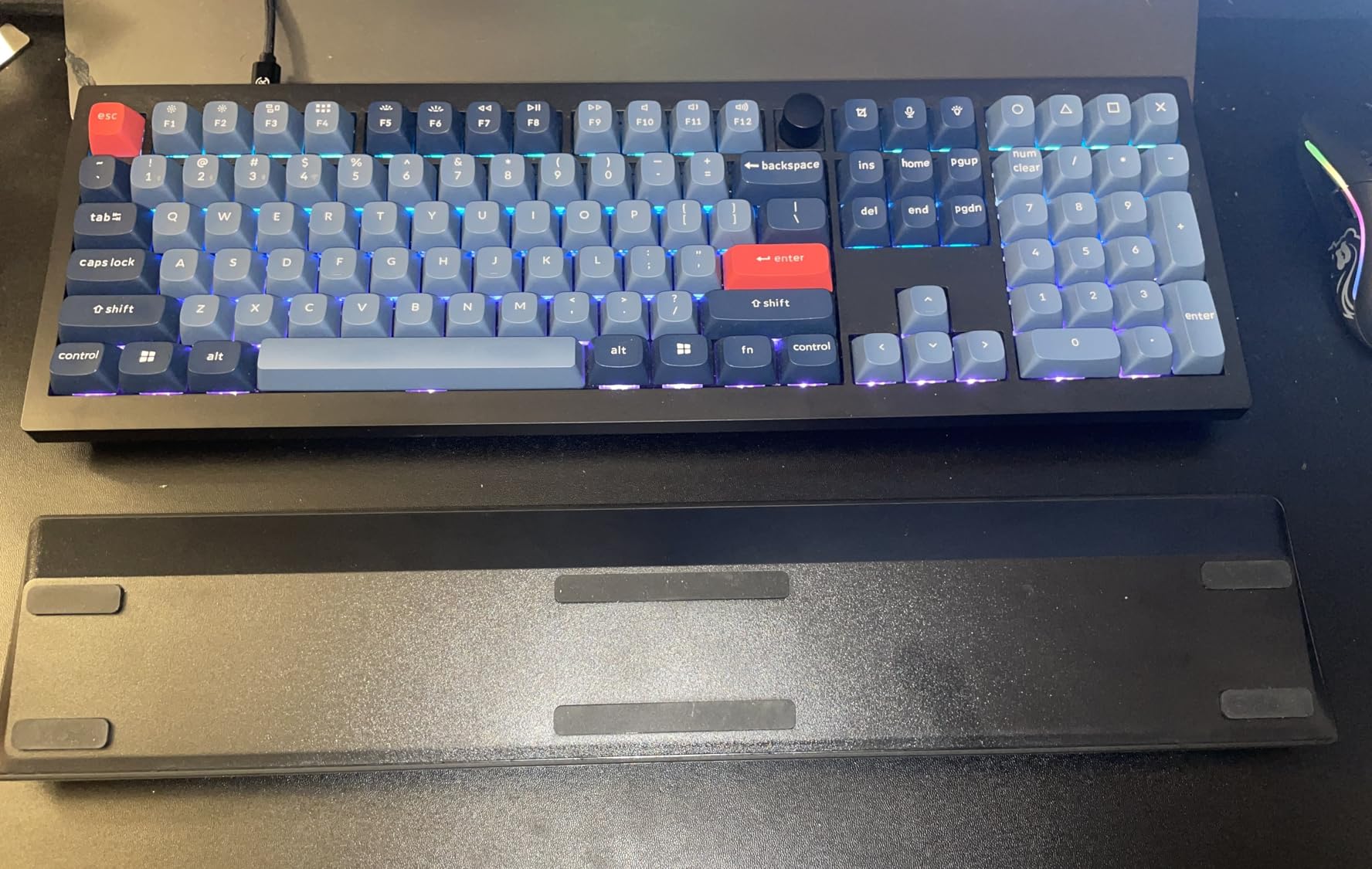 Razer Ergonomic Wrist Rest for Full-Sized Keyboards: Anti-Slip Rubber Base - Angled Incline - Classic Black - Customer Photo 2