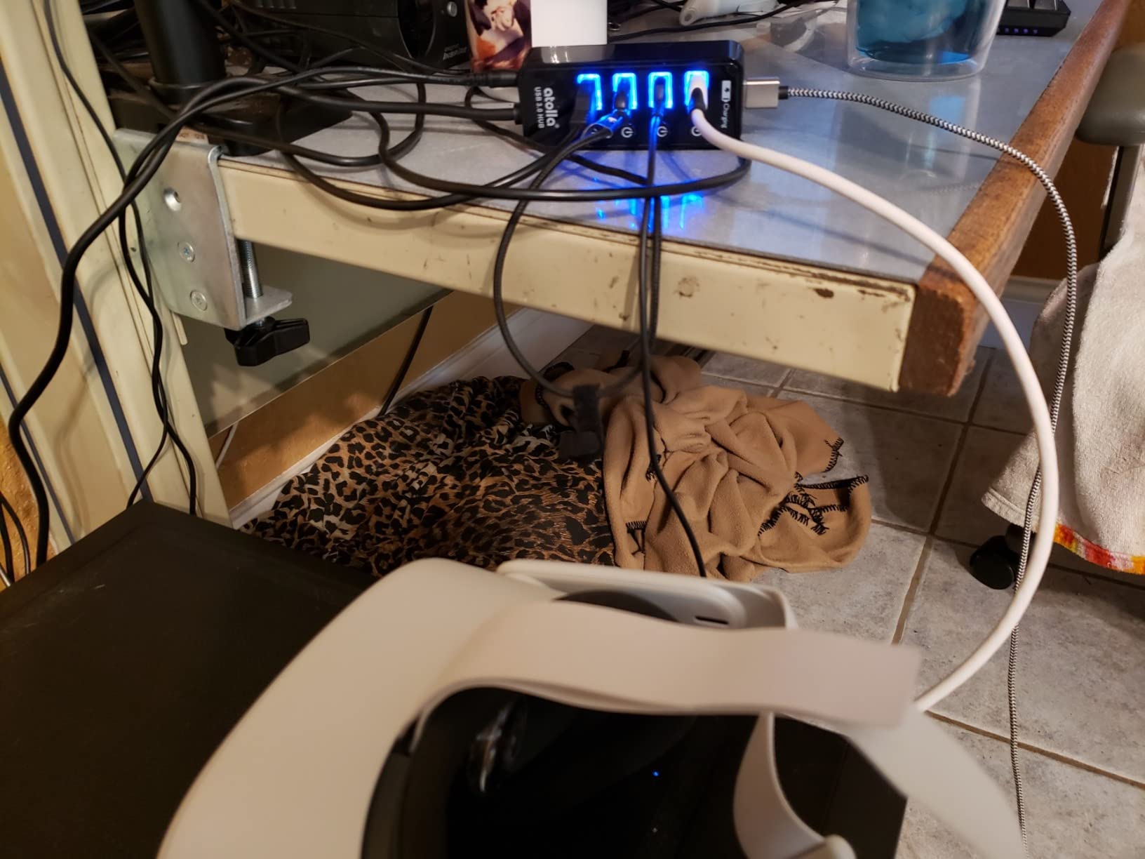 Atolla 4-Port USB 3.0 Hub with 4 Data Ports, 1 Smart Charging Port, Individual On/Off Switches and 5V/3A Adapter - Customer Photo 2