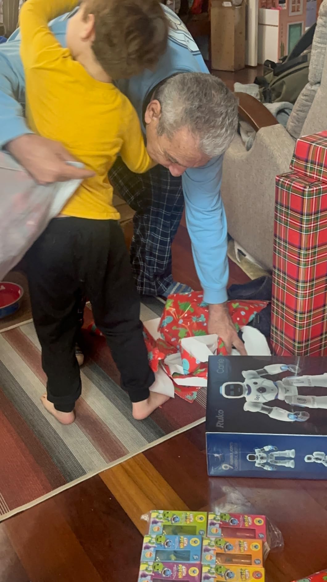 Ruko 1088 Smart Robots for Kids, Large Programmable Interactive RC Robot with Voice Control, APP Control, Present for 4 5 6 7 8 9 Years Old Kids Boys and Girls - Customer Photo 3