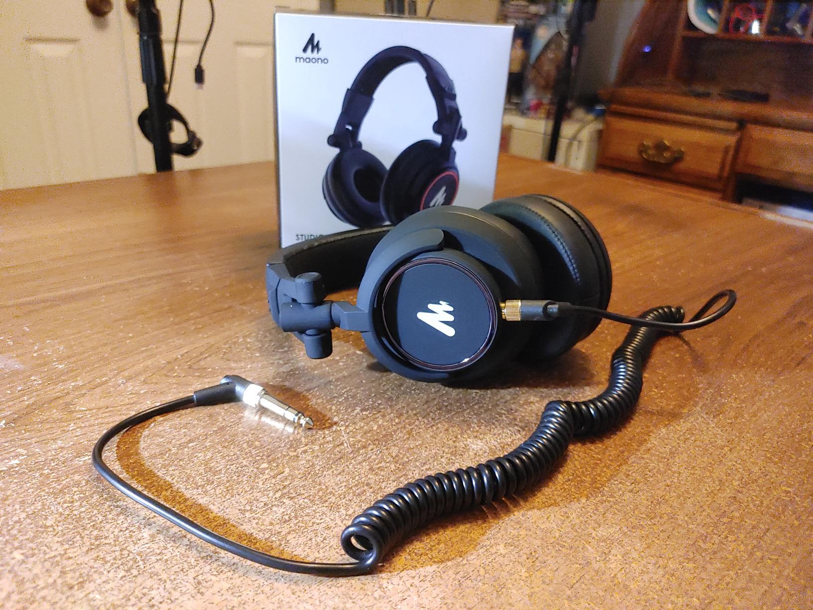 MAONO MH601 Professional Studio Monitor Headphones, Wired Closed Back Over Ear DJ Headset with 50mm Drivers and 1/4 inch to 3.5mm Jack for Guitar Amp Recording Mixing Piano Music Production Podcast - Customer Photo 3
