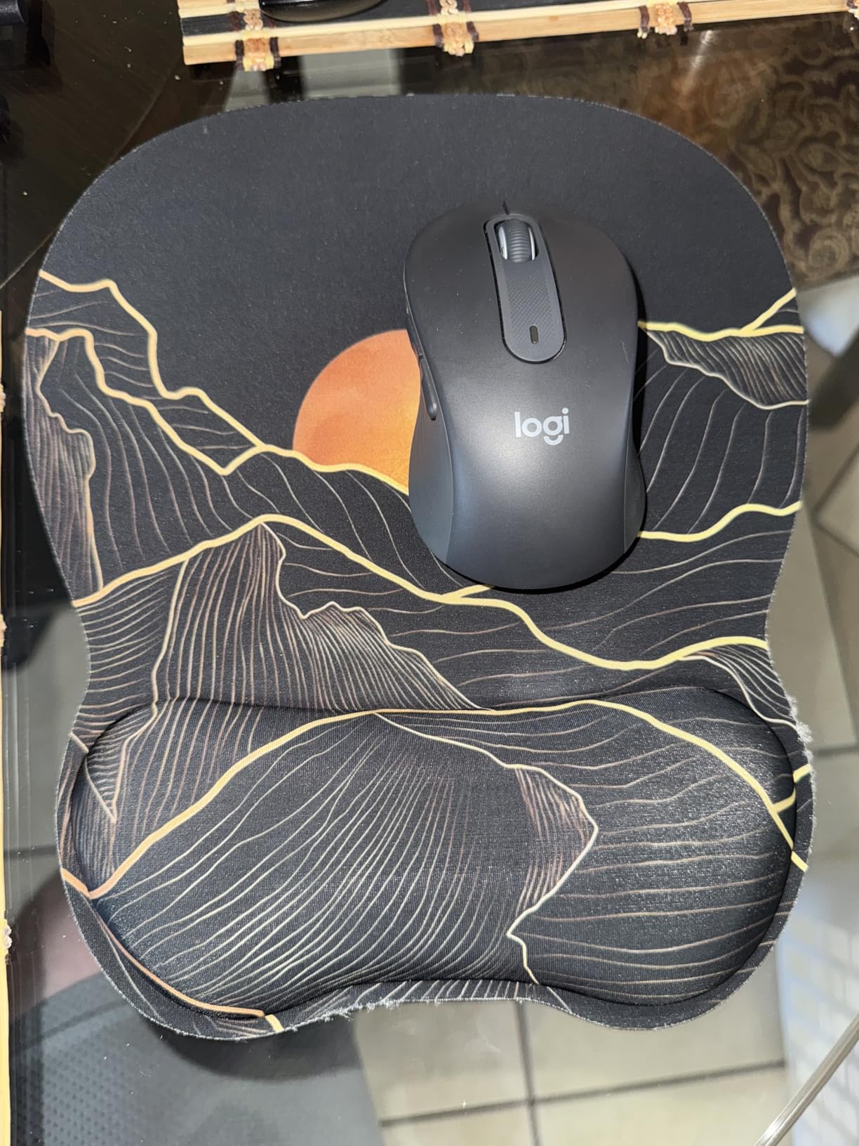 EooCoo Ergonomic Mouse Pad with Wrist Support, Mousepad with Memory Foam Wrist Rest and Non-Slip Base for Computer, Cafe, Home & Office, 9.64 x 8.26 in Office Desk Accessories - Customer Photo 2
